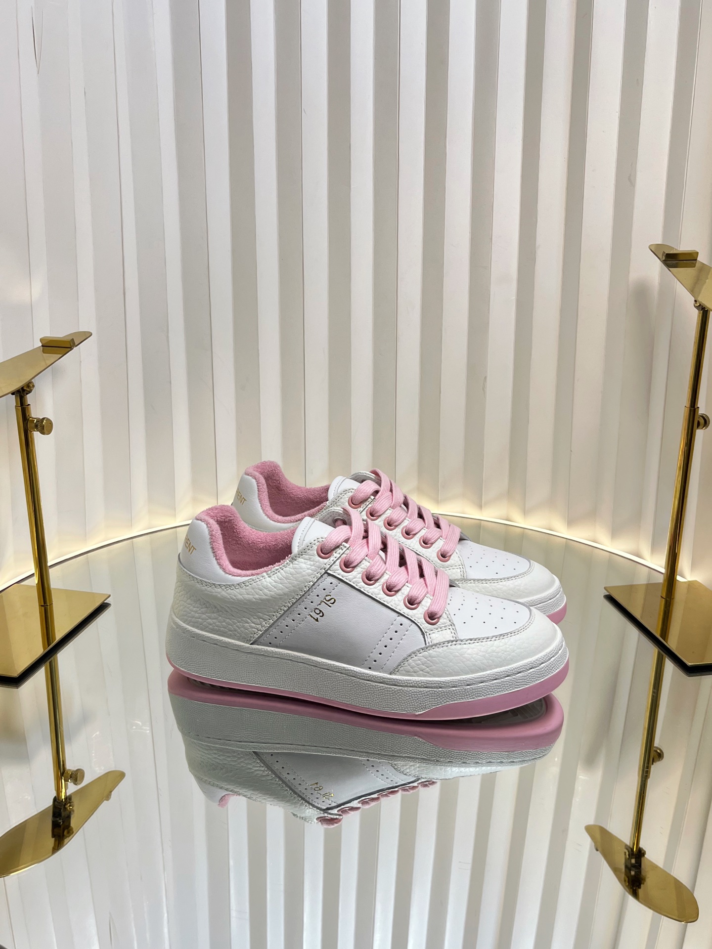 YSL Saint Laurent P153 Sports and Light Shoes Collection Overview - 图片 1