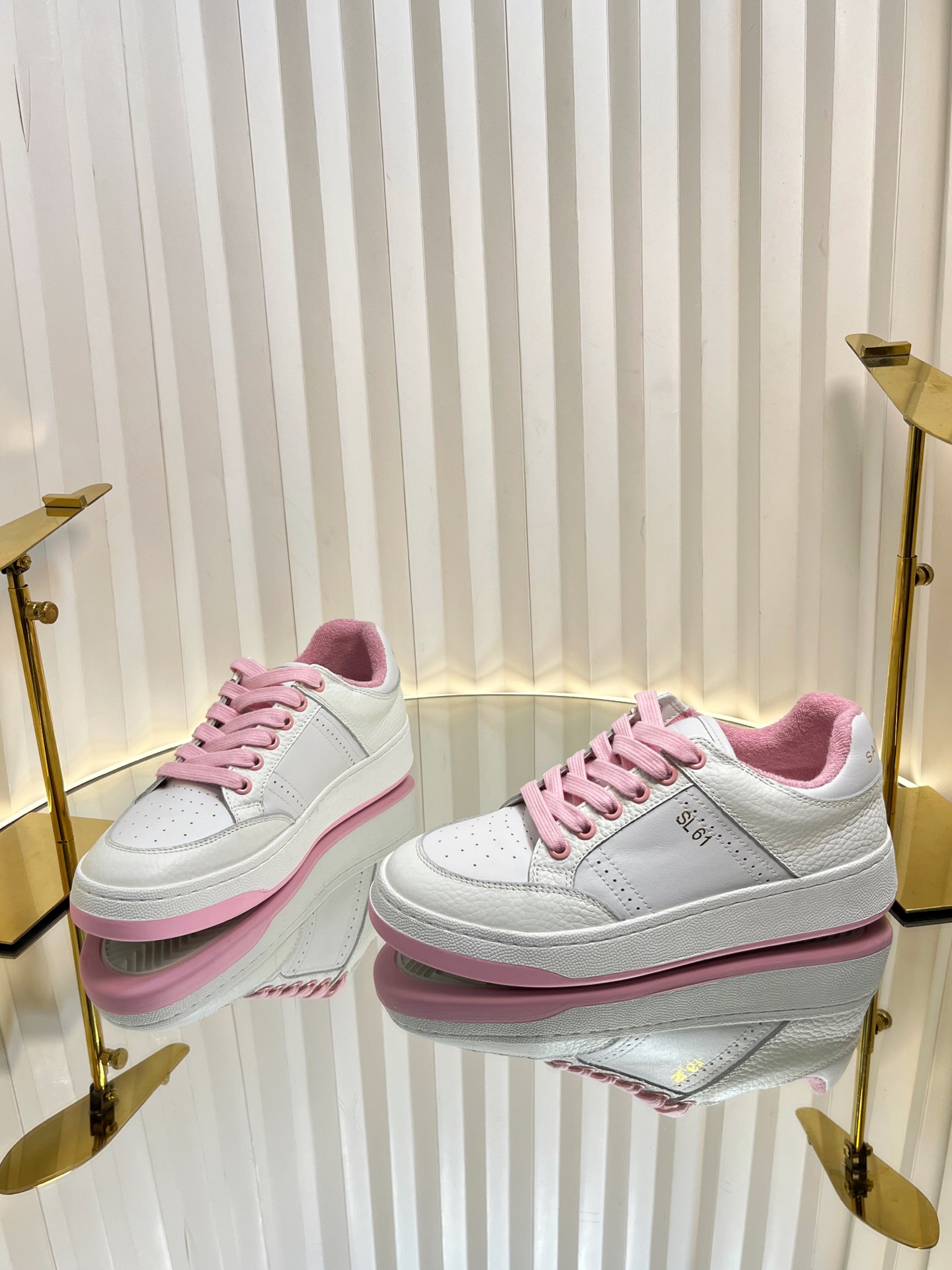 YSL Saint Laurent P153 Sports and Light Shoes Collection Overview - 图片 2