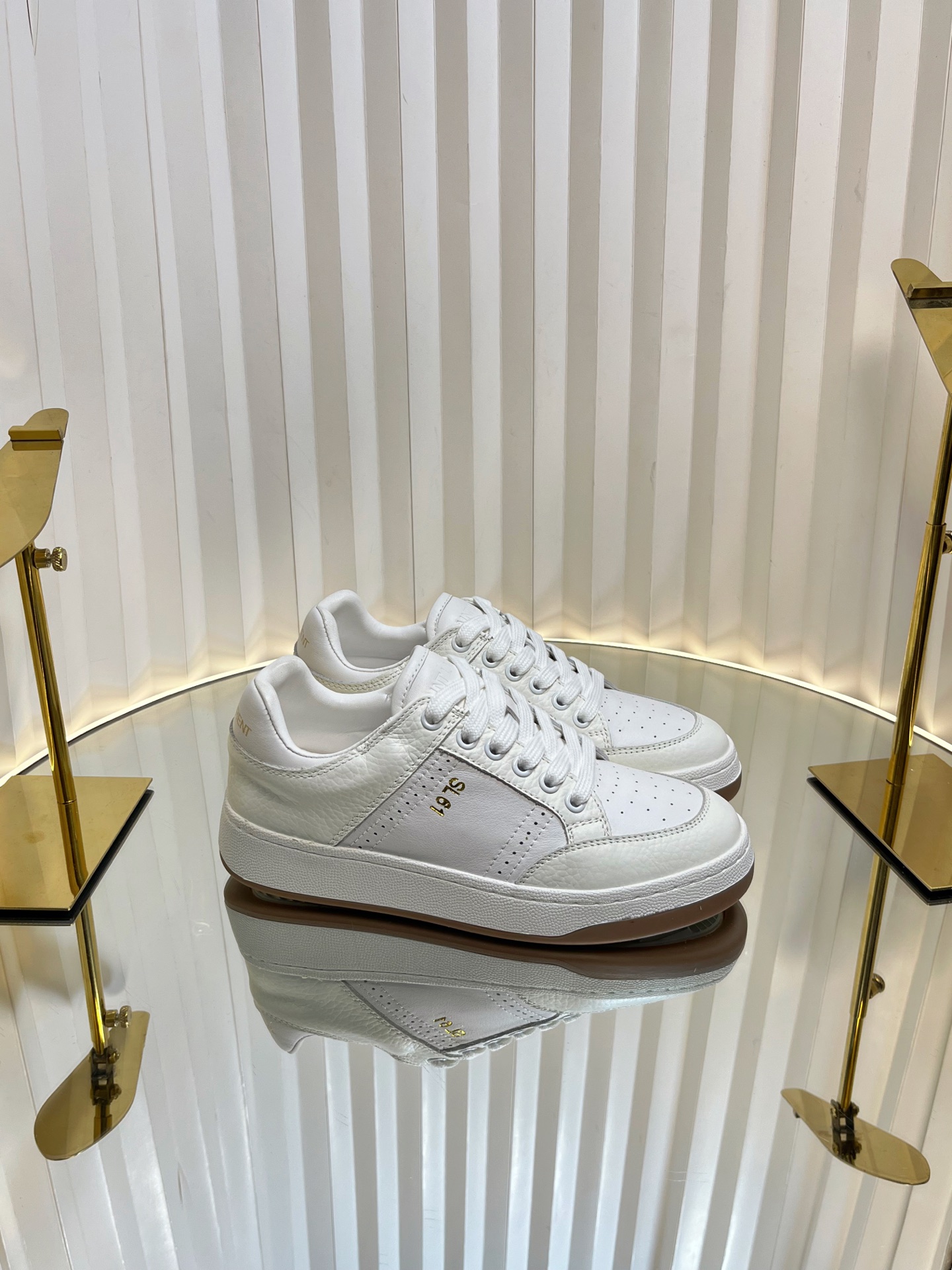 YSL Saint Laurent P153 Sports and Light Shoes Collection Overview - 图片 1