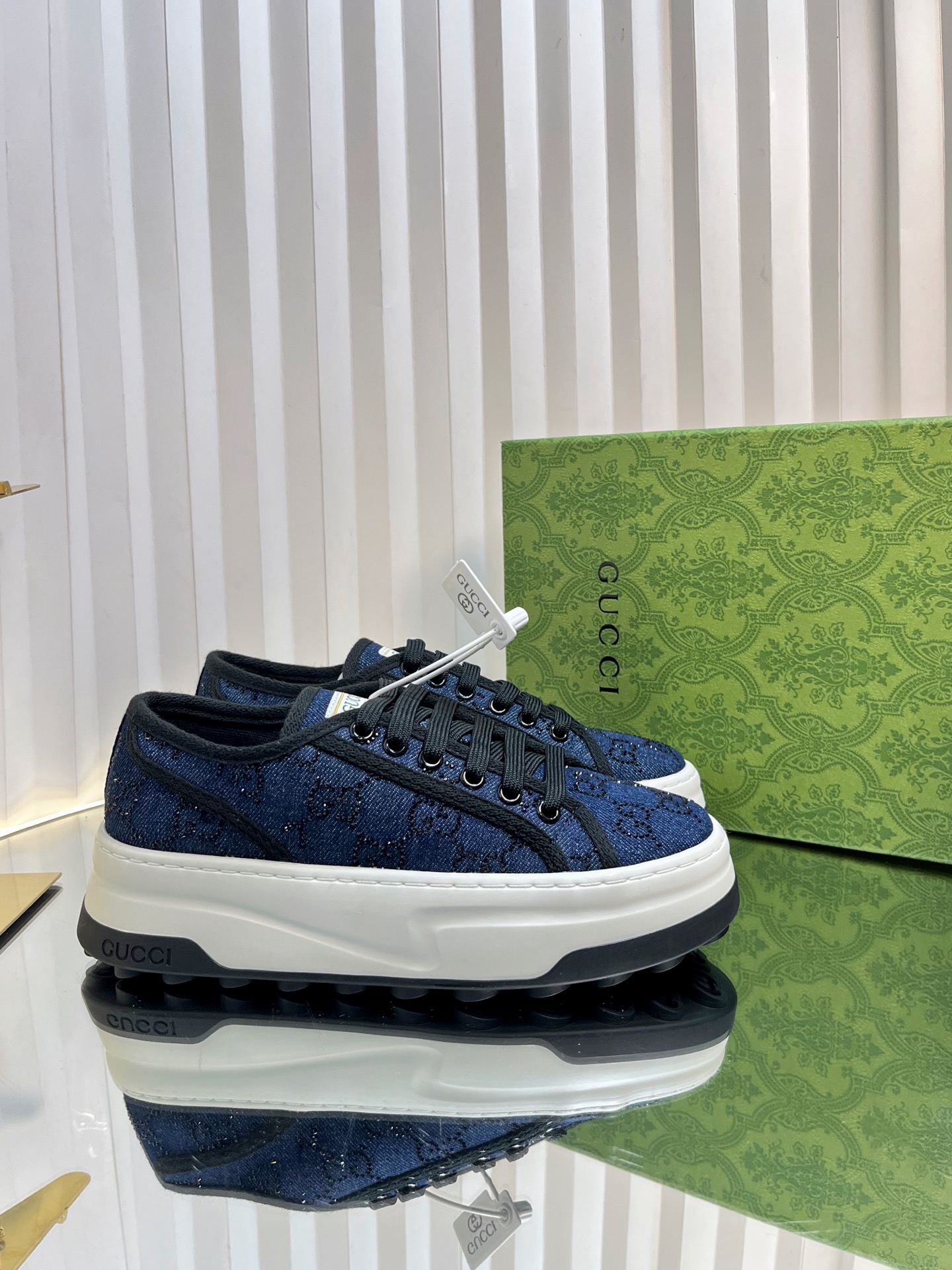 NO:258969,: (Original Model Opening) GucciTennis 1977 series spring model is available for new!  New counter model, exclusive first in the factory, the official website is the world's first in [CUCCI1977] Official website 11 latest masterpiece purchase original copy 1:1, electronic anti-counterfeiting stamen tablet   full set of upgraded packaging. The upper uses original double G ironing colorful diamonds one to one material, one to one material, double G symmetrical pair of shoes for symmetrical alignment, which can be said to be very cost-effective for imported anti-odor towel latex footbeds, super soft and comfortable to walk more conveniently and comfortable!  The official quality is compared to the Midea 11 replica!  Hot diamond/embroidered fabric, original molded large bottom, thick bottom 5 cm cm to create a fashionable personality that sets off your uniqueness!  Size: Women's 35-40 (40 custom made without return), casual shoes/sports shoes, gucci, sneakers19860909:（原版开模） GucciTennis 1977系列春款上新！ 专柜新款 工厂独家首发 官网全球首发【CUCCI1977】官网11最新力作购买原版复制1:1,电子防伪蕊片 全套升级包装 鞋面采用原版双G烫压五彩钻一比一材料,一比一材料双G对称一对鞋为了对称对位可谓非常耗费材料进口防臭毛巾乳胶垫脚,超柔软舒适让行走更加便捷舒适！ 官方的质量相比美的11复刻！烫钻/刺绣面料、原版开模大底 ,厚底5公分cm 打造时尚个性衬托你的与众不同！ 码数:女款35-40（40定做不退换）,休闲鞋/运动鞋,gucci,sneakers,Women's Shoes