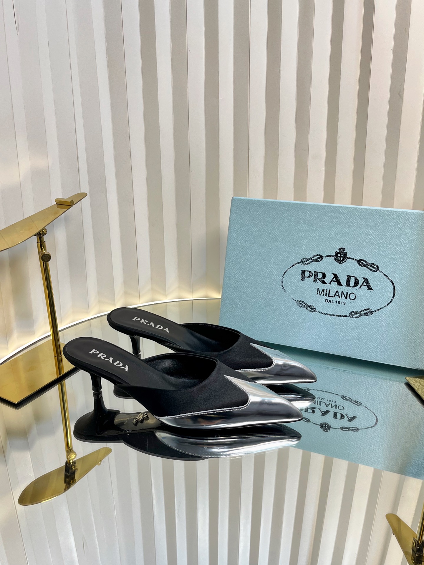 NO:229091,PRA*D PRA*D 2025vs latest fashion fashion shoe series... [Pointed low-heeled single shoes] PRADA early spring catwalk internet celebrity same style 