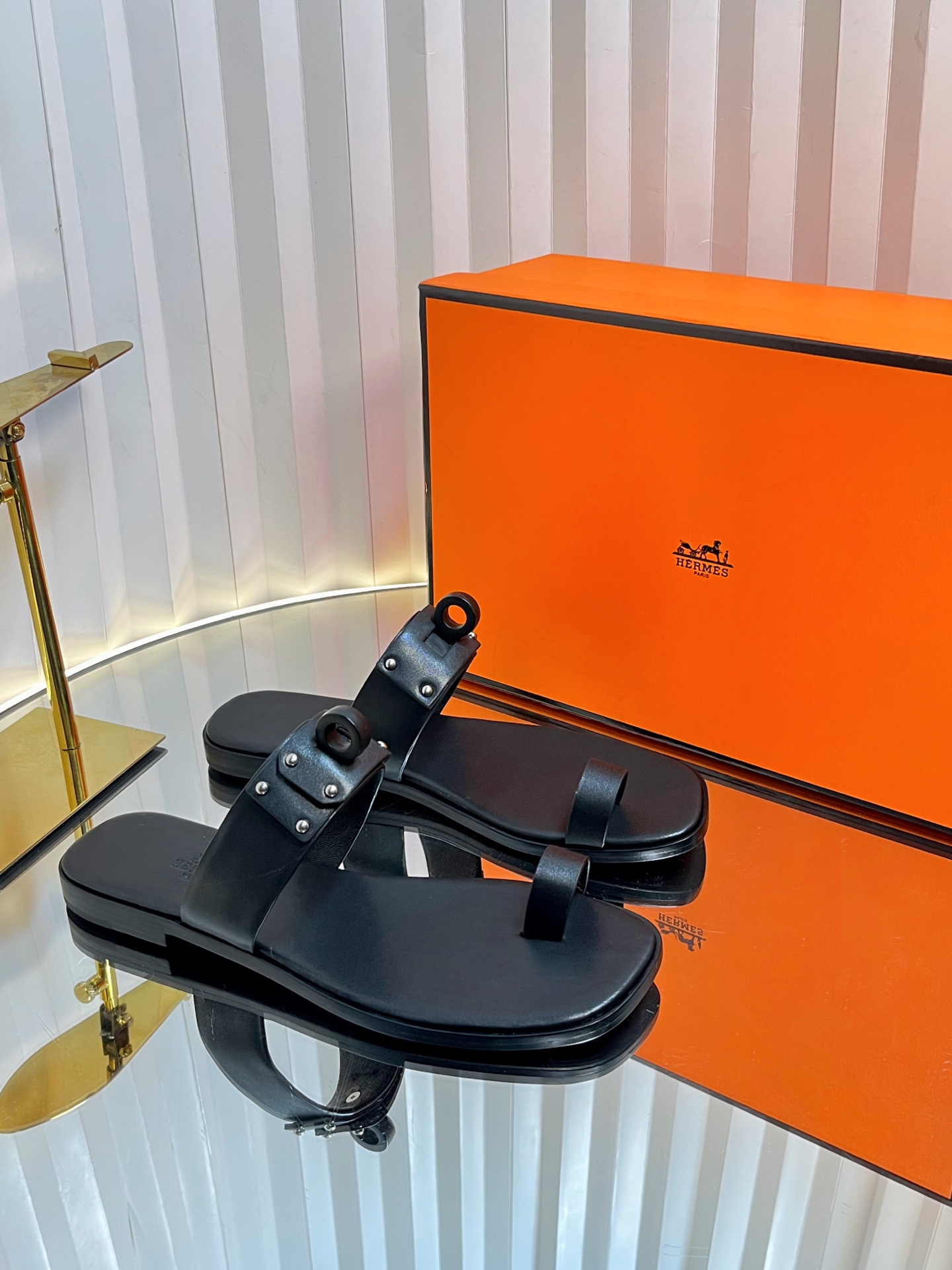 NO:247409,Hermes... a Eclair 2025 new Kelly  hit series. The style is super positive, the body is breathable, comfortable imported cowhide. A single item that combines the appearance and comfort in spring and summer colors!  Size 35-39 can be set to 40, split toe shoes, christian louboutin, hermes, cowhide19860909Hermes... a Eclair 2025新款Kelly 爆款系列 版型超正,透体透气 舒适的进口牛皮 春夏拼色兼具颜值舒适度的单品！ 码数size 35-39可定40,分趾鞋,christian louboutin,hermes,cowhide,Women's Shoes