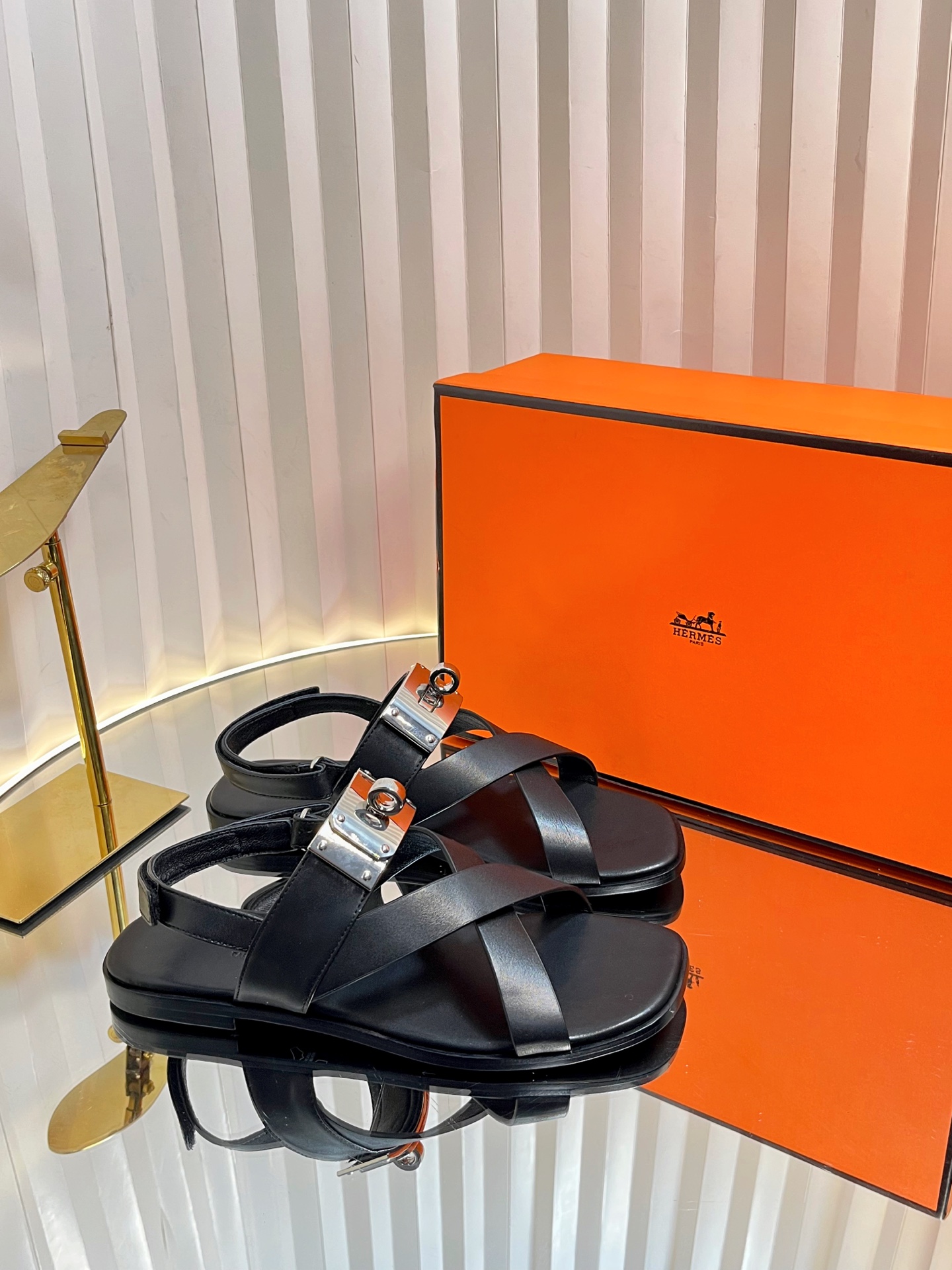 NO:247406,Hermes... a Eclair 2025 new sandals Kelly  hit series. The style is super positive, body-permeable and breathable. Comfortable imported cowhide. A single item that combines color combinations with both appearance and comfort!  Size 35-39 can be set 40, sandals, christian louboutin, hermes, sandals, cowhide19860909Hermes... a Eclair 2025新款凉鞋Kelly 爆款系列 版型超正,透体透气 舒适的进口牛皮 春夏拼色兼具颜值舒适度的单品！ 码数size 35-39可定40,凉鞋,christian louboutin,hermes,sandals,cowhide,Women's Shoes