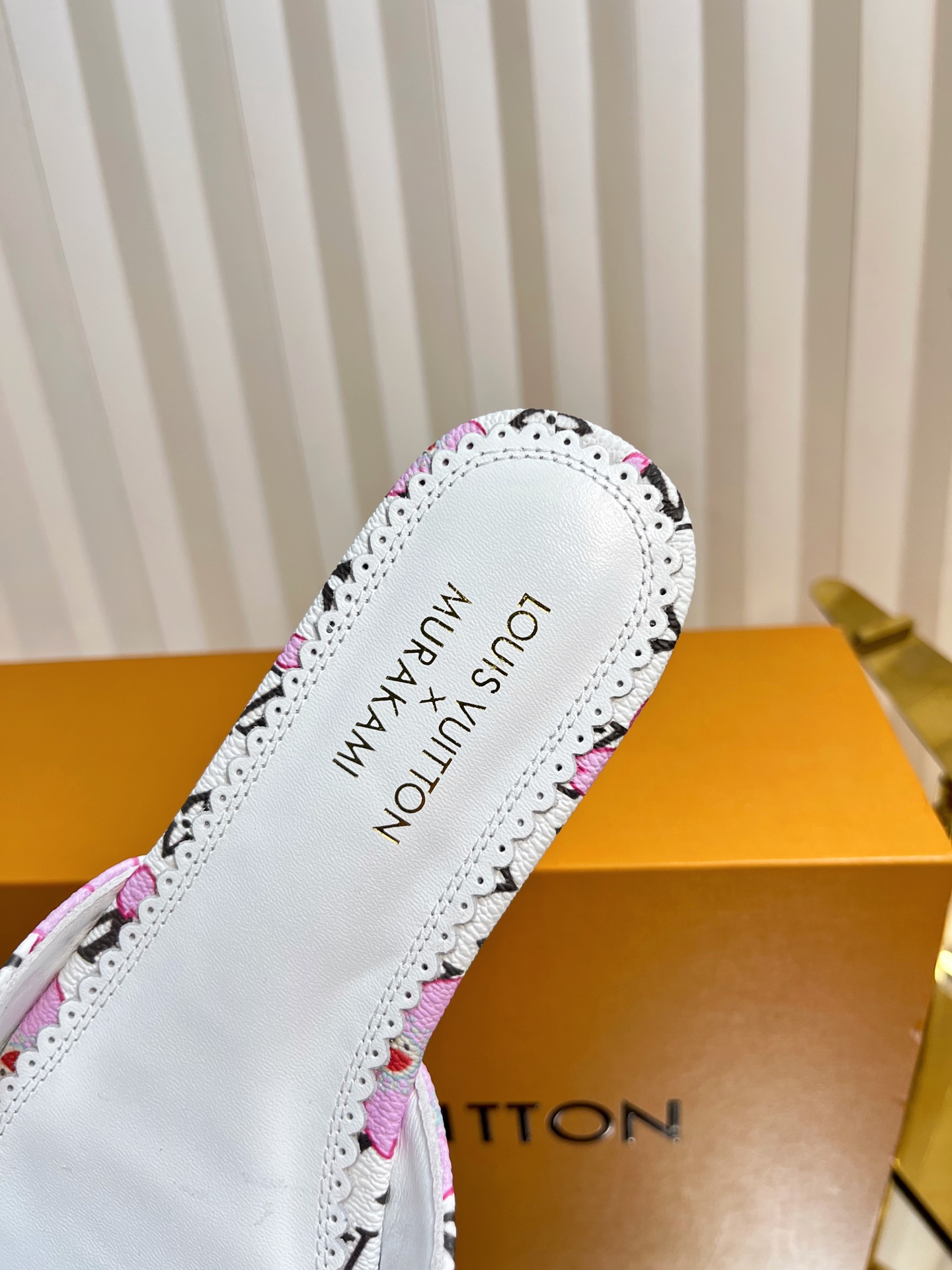 Louis Vuitton Murakami Print Bow Detail Slides Women's Size 35-42 8 i1744669700498 7341 0 7