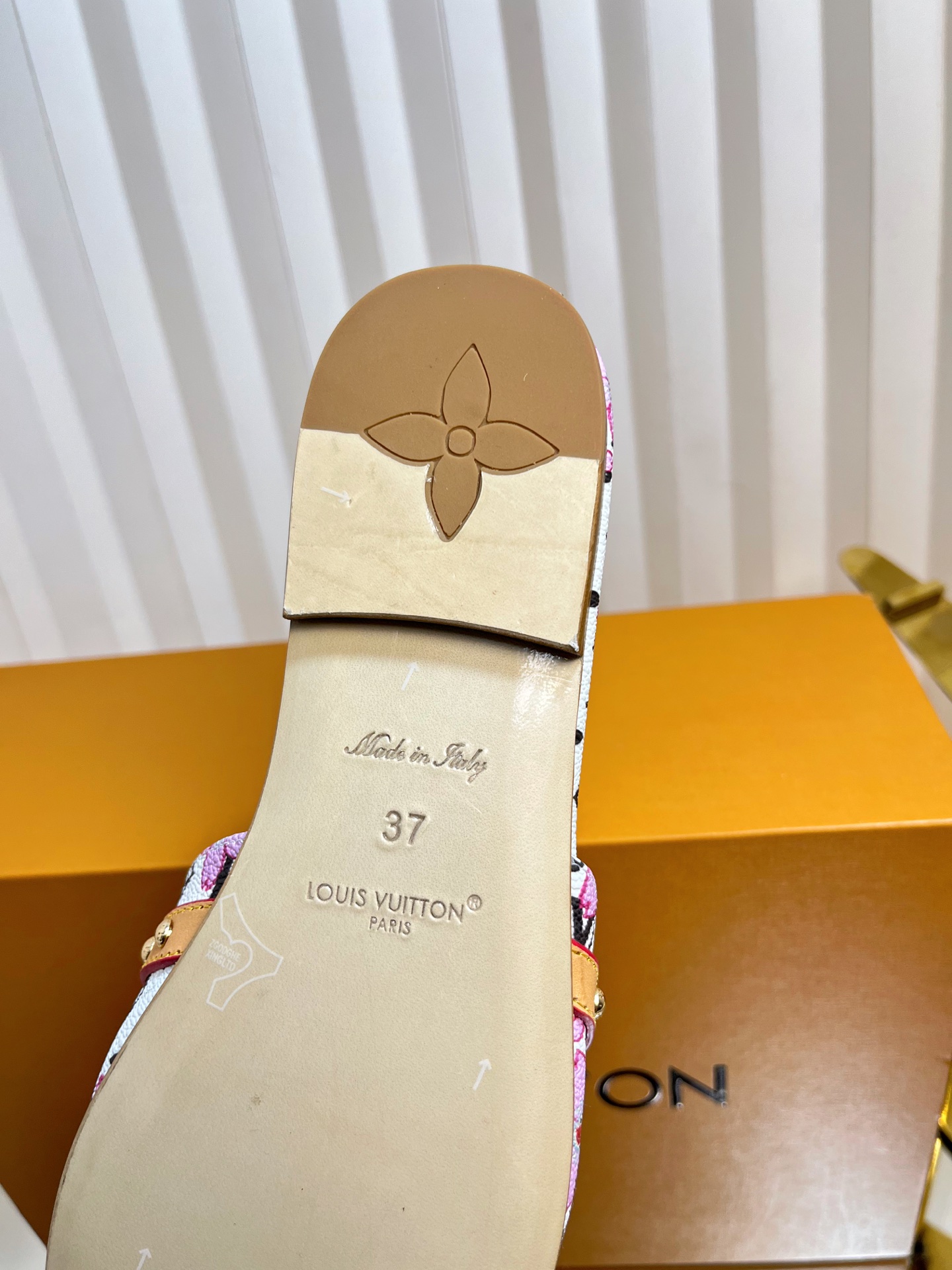 Louis Vuitton Murakami Print Bow Detail Slides Women's Size 35-42 9 i1744669700598 212 0 8