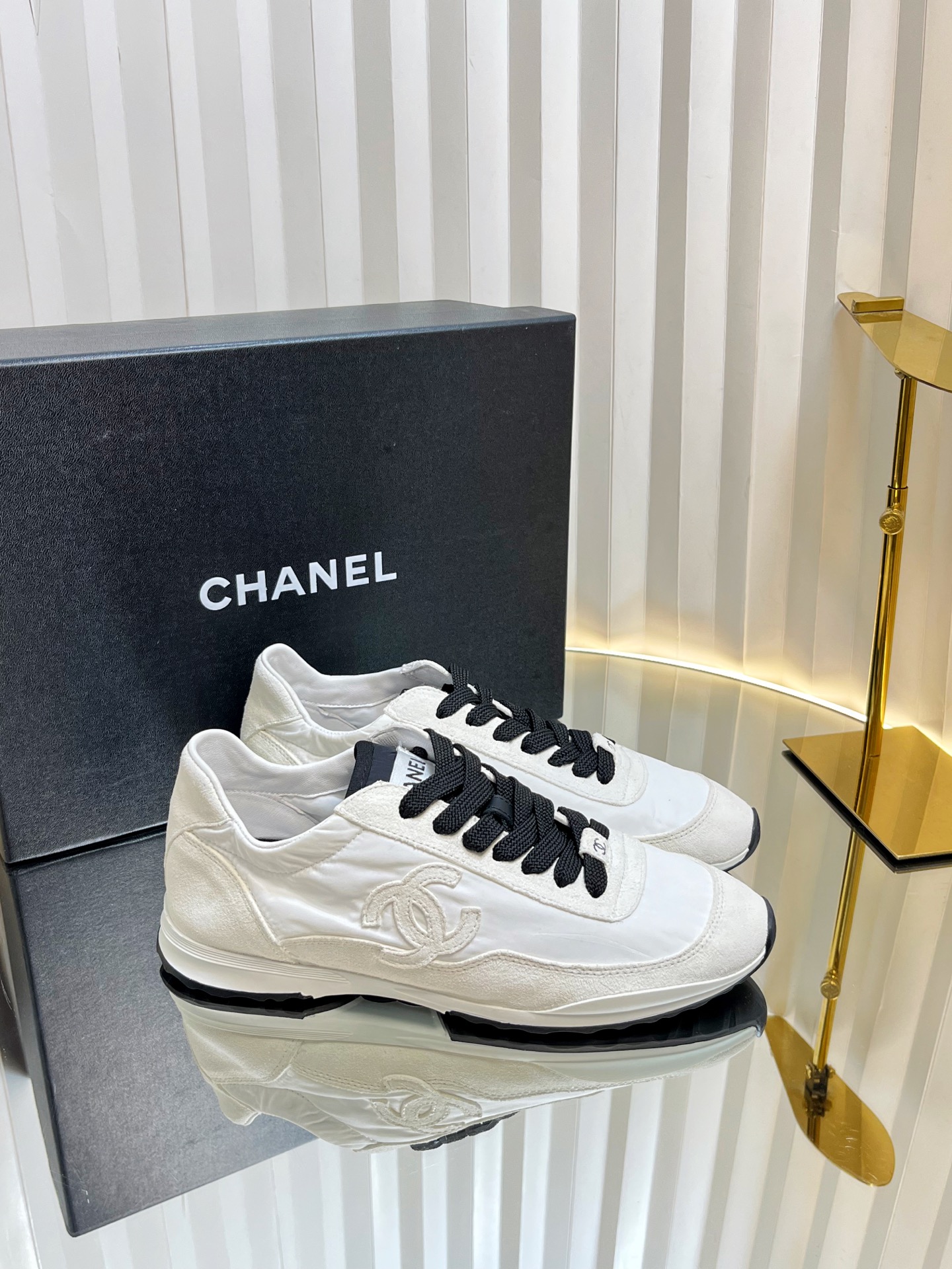 NO:404199,CHANE small fragrance thick-soled panda shoes sneakers Chanel 2025ss popular panda shoes color matching thick-soled casual sports shoes shoes counter synchronization counter is very popular, a very difficult to buy shoe The most popular thick-soled panda shoes on the entire network, you can imagine that the small fragrance control cannot be missed, appearance and comfort coexist Simple and versatile white shoes Thick sole height enhancement is super versatile, whoever wears it in close eyes looks good, upper calfskin velvet inner counter original network, outsole TPU original outsole Size: 35-40 (40 41 custom made, casual shoes/sports shoes, chanel, chanel, sneakers, cowhide19860909CHANE小香厚底熊猫板鞋运动鞋 香奈儿2025ss火爆熊猫鞋配色厚底休闲运动鞋板鞋  专柜同步 专柜非常火爆 非常难买的一款鞋 全网最火的厚底熊猫鞋 可想而知小香控不可错过的 颜值与舒适并存的 简约百搭小白鞋 厚底增高超级百搭,闭眼入谁穿谁好看  鞋面小牛皮牛绒 内里专柜原版网里 大底TPU原版大底 码数:35-40（40 41定做,休闲鞋/运动鞋,chanel,chanel,sneakers,cowhide,Women's Shoes