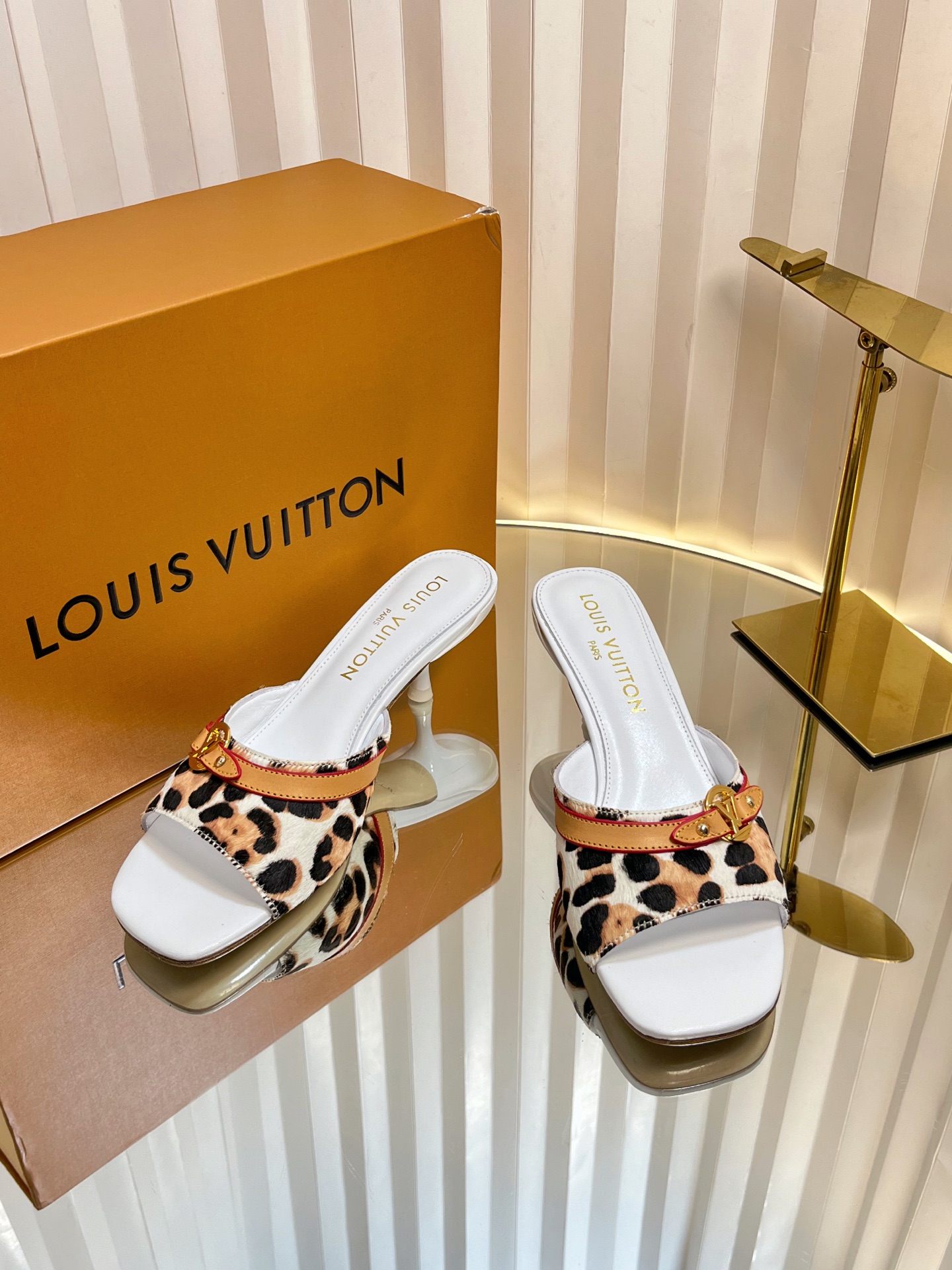 Louis Vuitton Women's Leopard Print Mules in Leather, Stylish and Comfortable 3 i1750632233539 1538 0 2