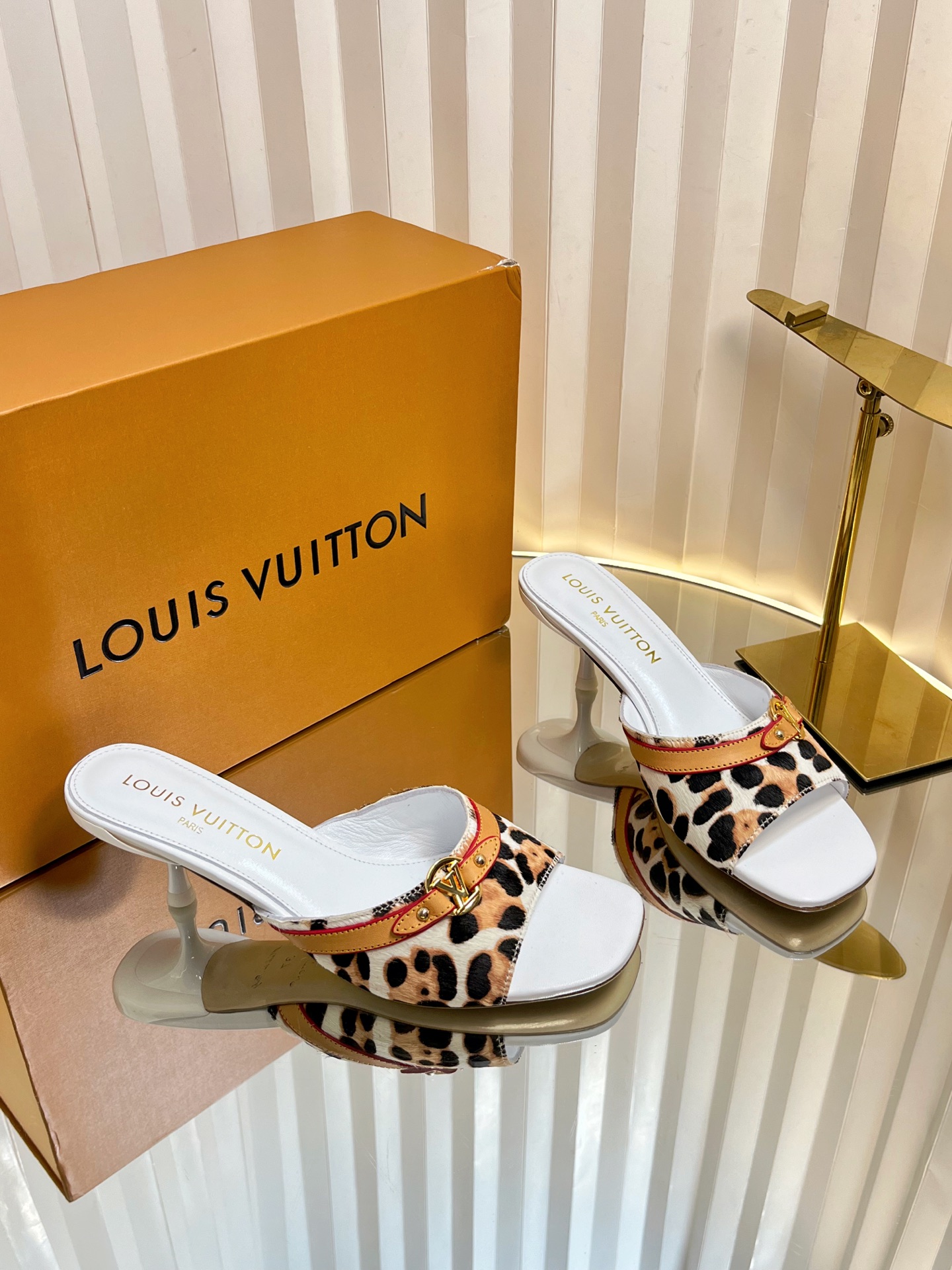 Louis Vuitton Women's Leopard Print Mules in Leather, Stylish and Comfortable 1 i1750632235208 6123 0 0