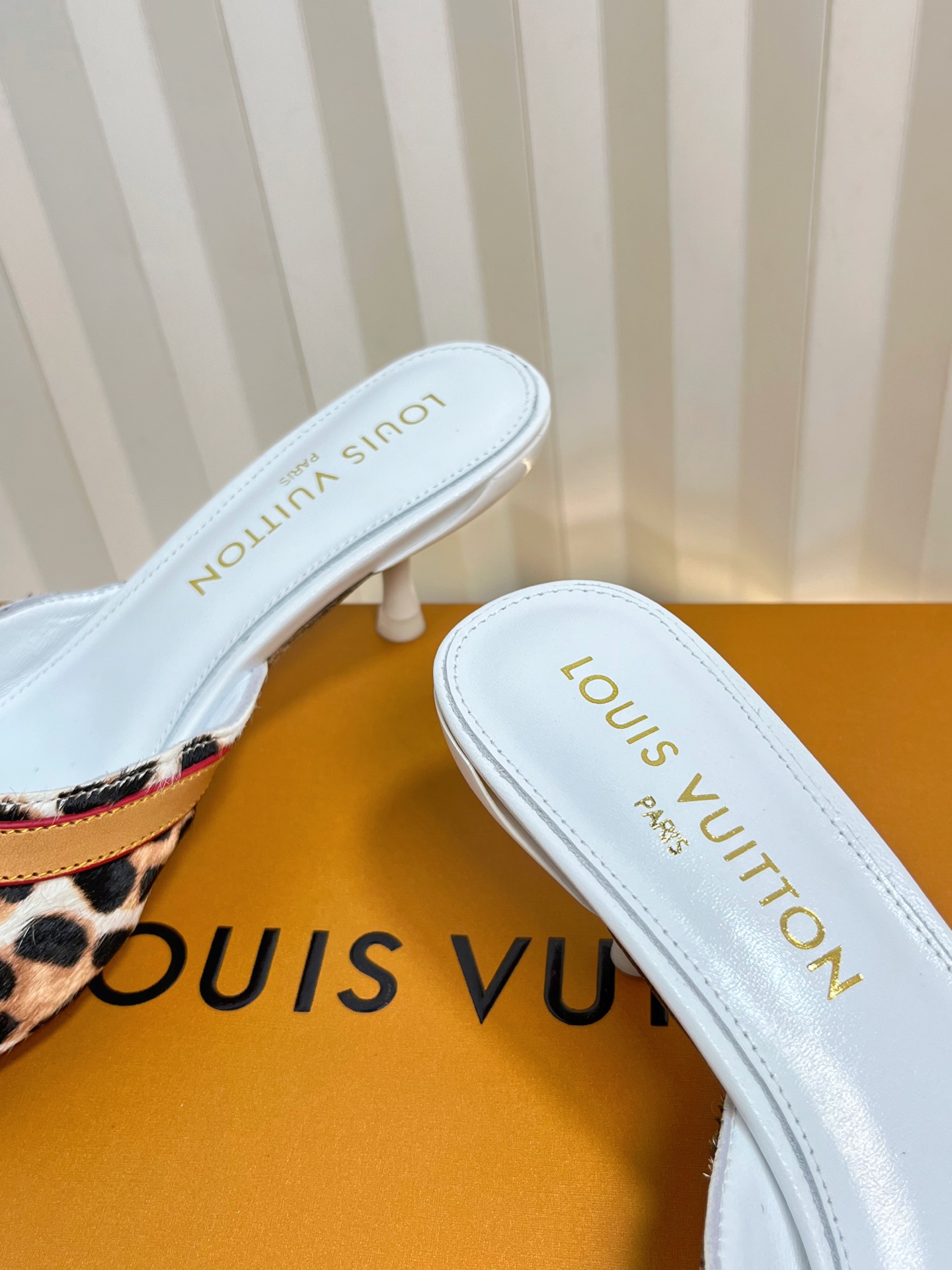 Louis Vuitton Women's Leopard Print Mules in Leather, Stylish and Comfortable 7 i1750632235257 3242 0 6