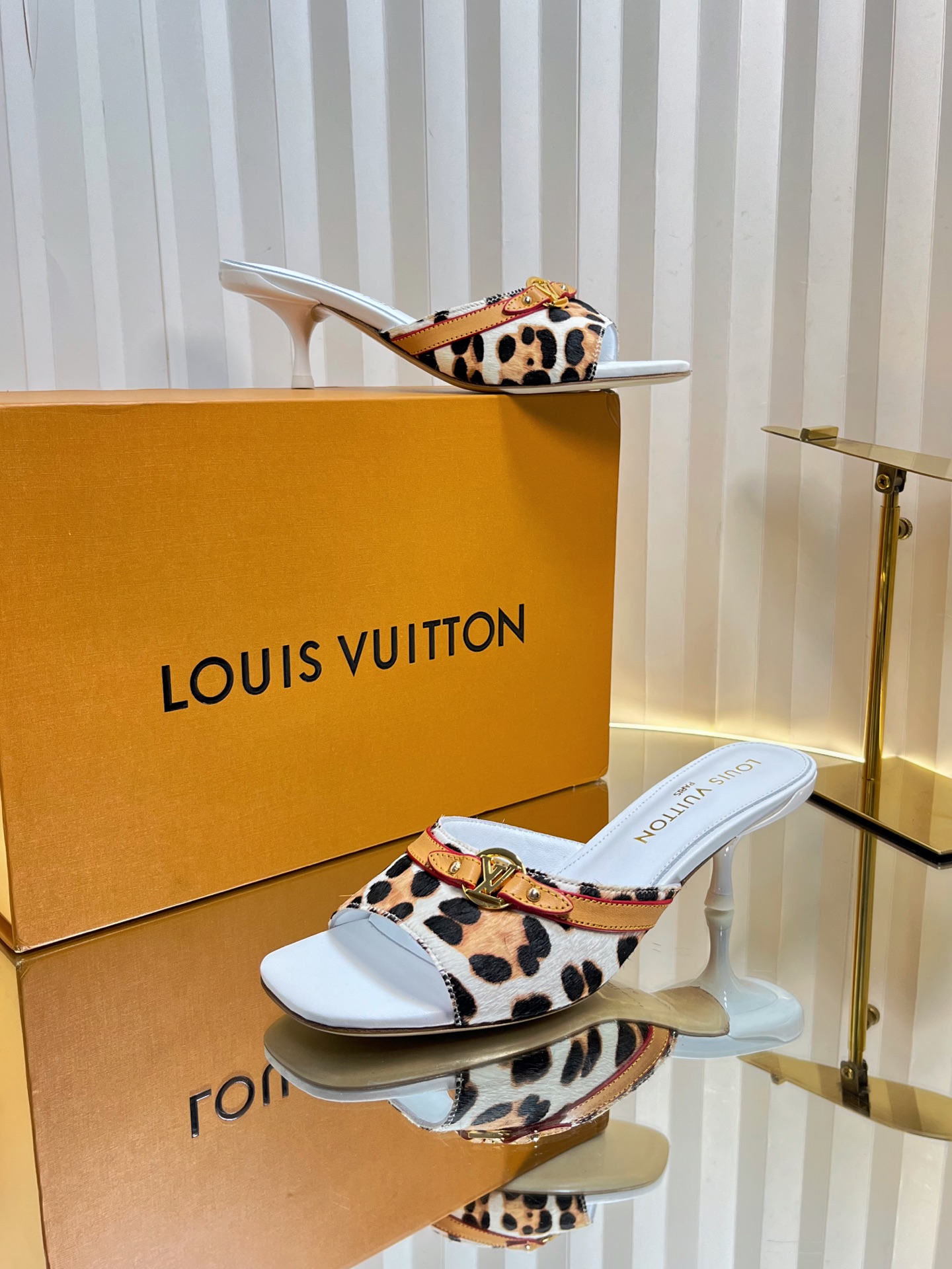 Louis Vuitton Women's Leopard Print Mules in Leather, Stylish and Comfortable 4 i1750632235267 9337 0 3