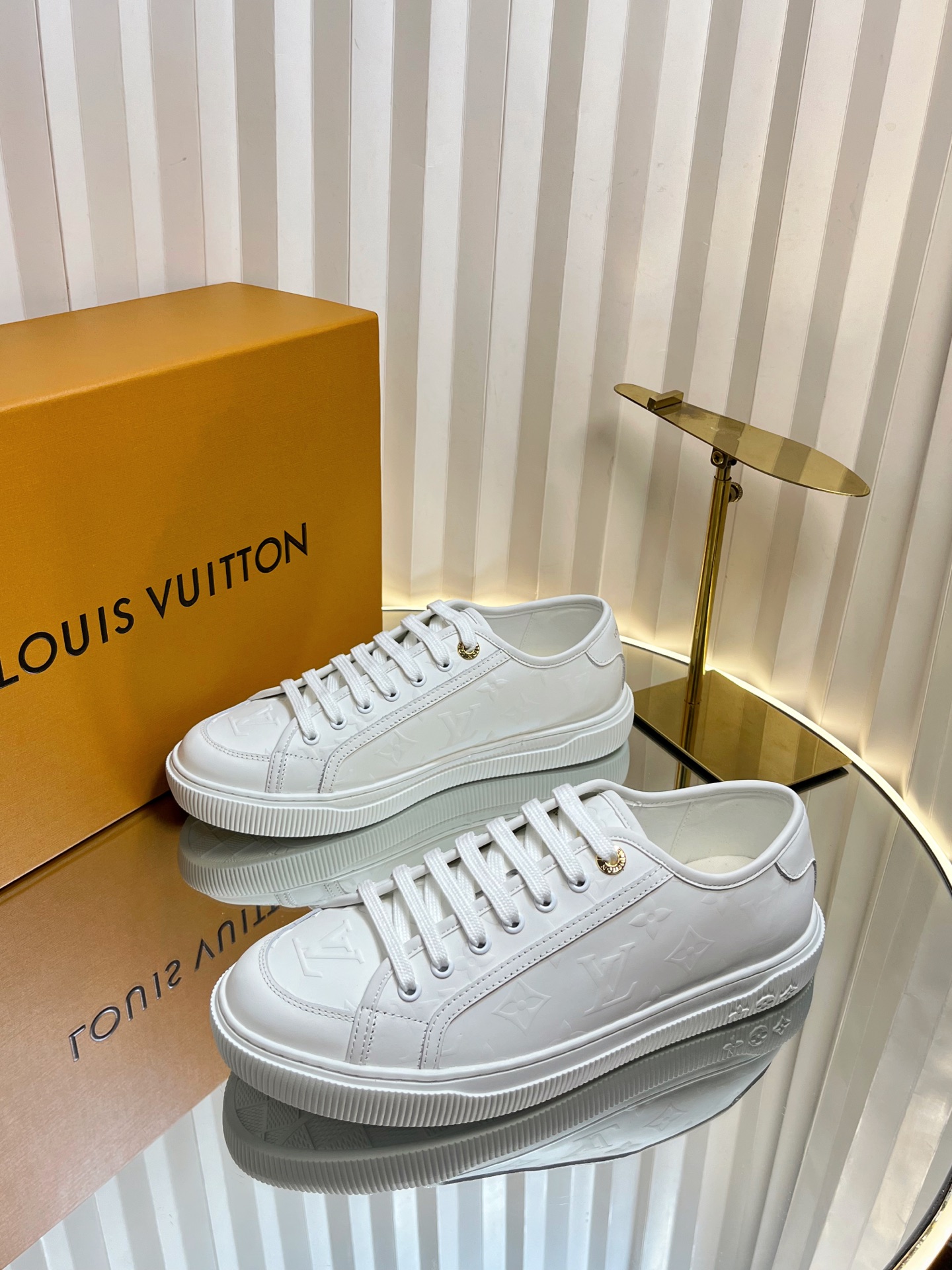 Louis Vuitton Lagoon White Leather Sneakers for Women, Size 35-42 2 i1751463514235 6599 0 1
