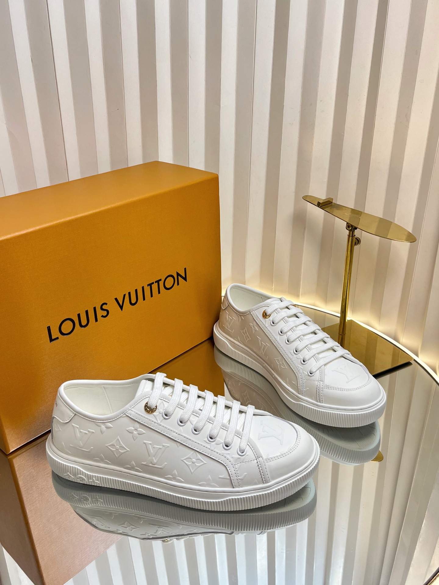 Louis Vuitton Lagoon White Leather Sneakers for Women, Size 35-42 1 i1751463514243 1663 0 0