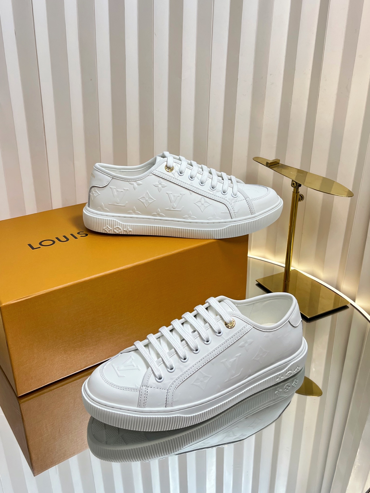 Louis Vuitton Lagoon White Leather Sneakers for Women, Size 35-42 4 i1751463515747 3372 0 3