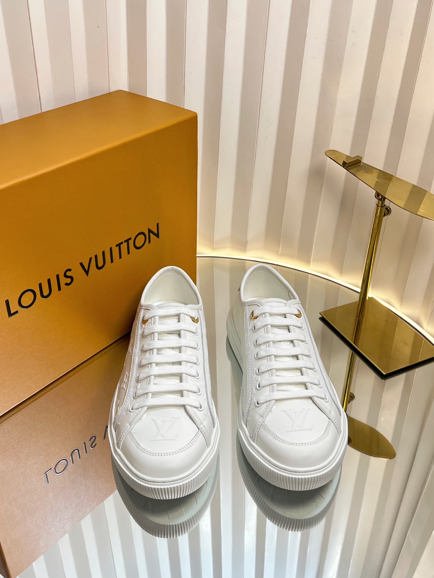 Louis Vuitton Lagoon White Leather Sneakers for Women, Size 35-42 3 i1751463515805 250 0 2