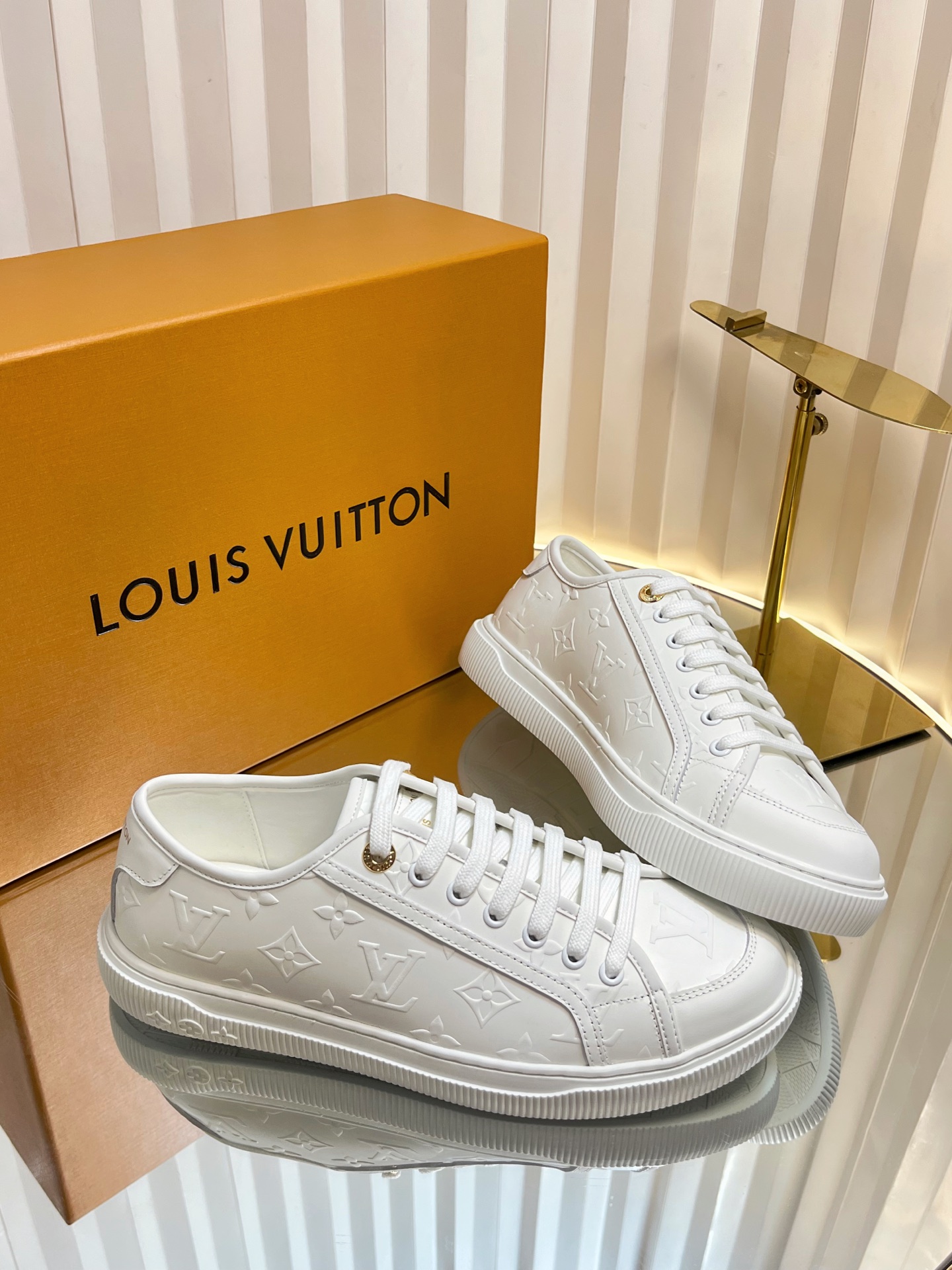 Louis Vuitton Lagoon White Leather Sneakers for Women, Size 35-42 5 i1751463515811 4598 0 4