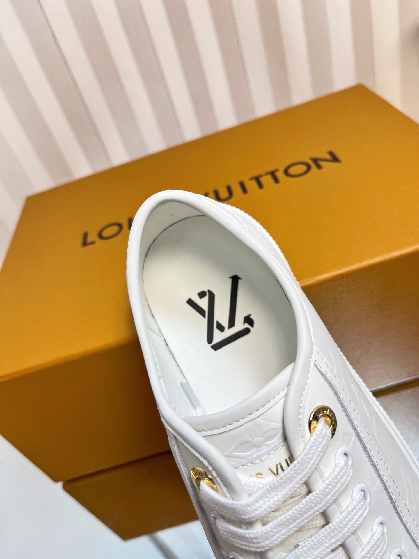 Louis Vuitton Lagoon White Leather Sneakers for Women, Size 35-42 8 i1751463515815 3670 0 7