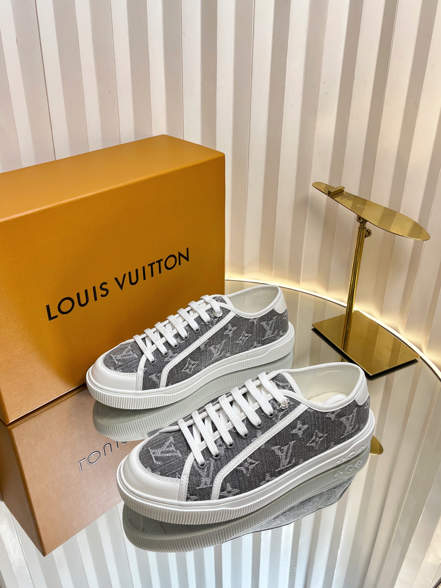 Louis Vuitton Lagoon Sneakers for Women, Designer Fashion Shoes Size 35-42 2 i1751463591610 3009 0 1