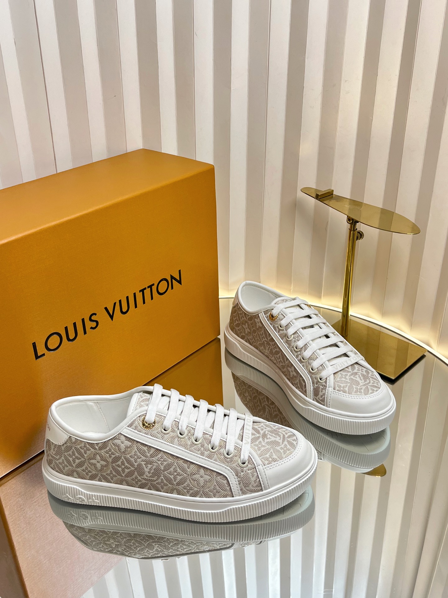 Louis Vuitton Lagoon Sneakers for Women - Designer Fashion Shoes, Size 35-42 2 i1751463698006 522 0 0