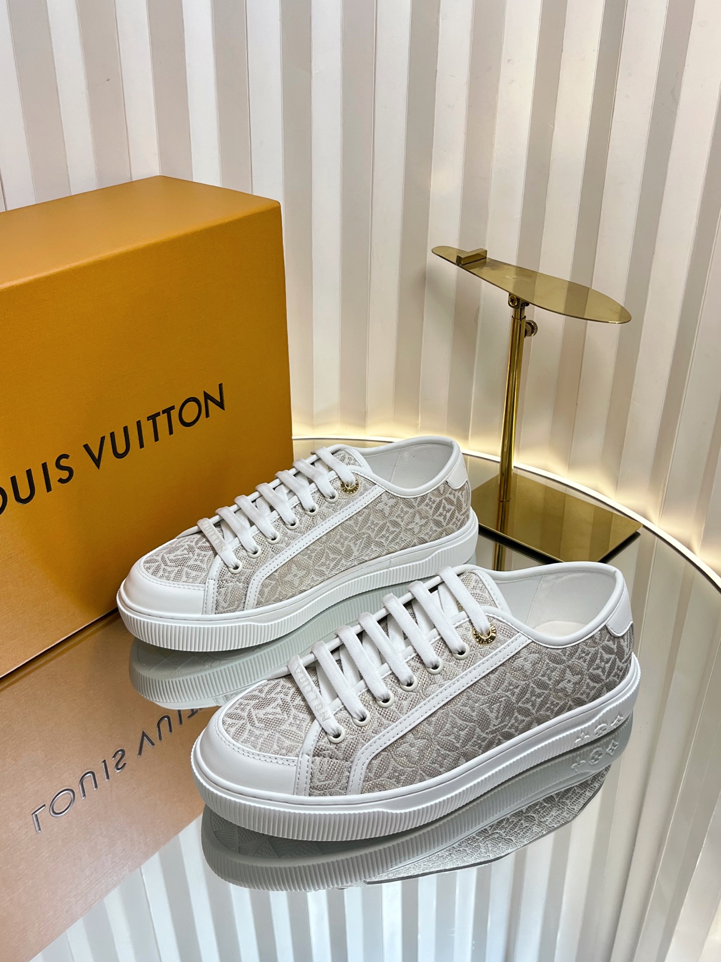 Louis Vuitton Lagoon Sneakers for Women - Designer Fashion Shoes, Size 35-42 3 i1751463698010 8237 0 1