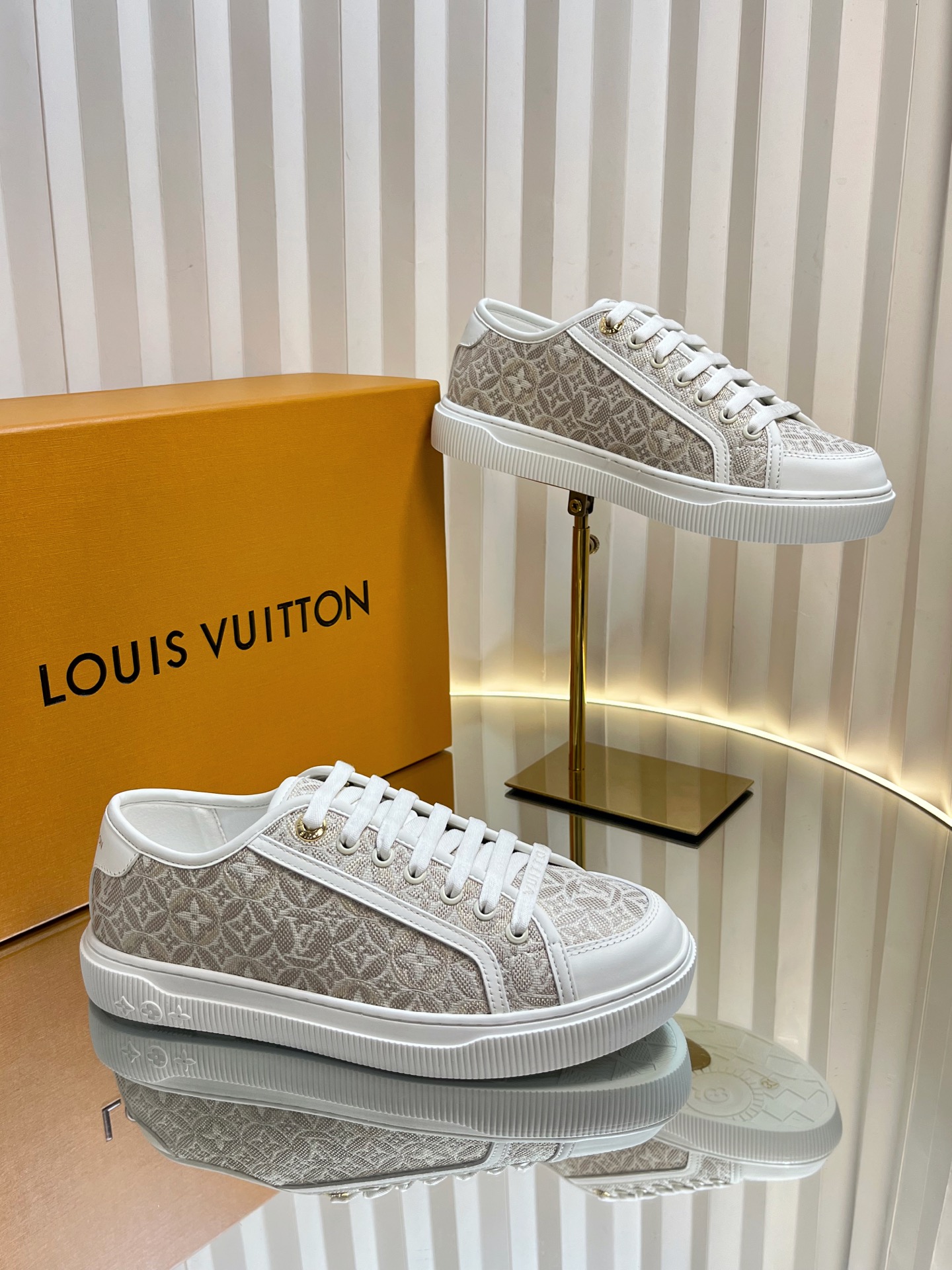 Louis Vuitton Lagoon Sneakers for Women - Designer Fashion Shoes, Size 35-42 6 i1751463699697 2664 0 4