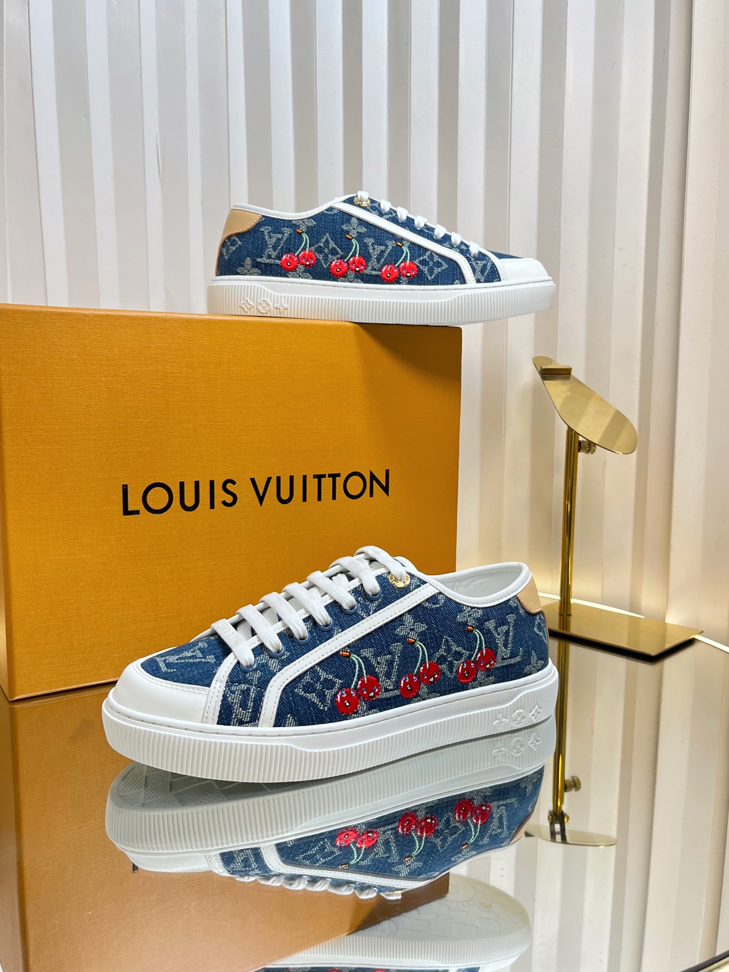 Louis Vuitton Lagoon Denim Sneakers with Cherry Embroidery, Women's Size 35-42 5 i1751463872867 6748 0 3
