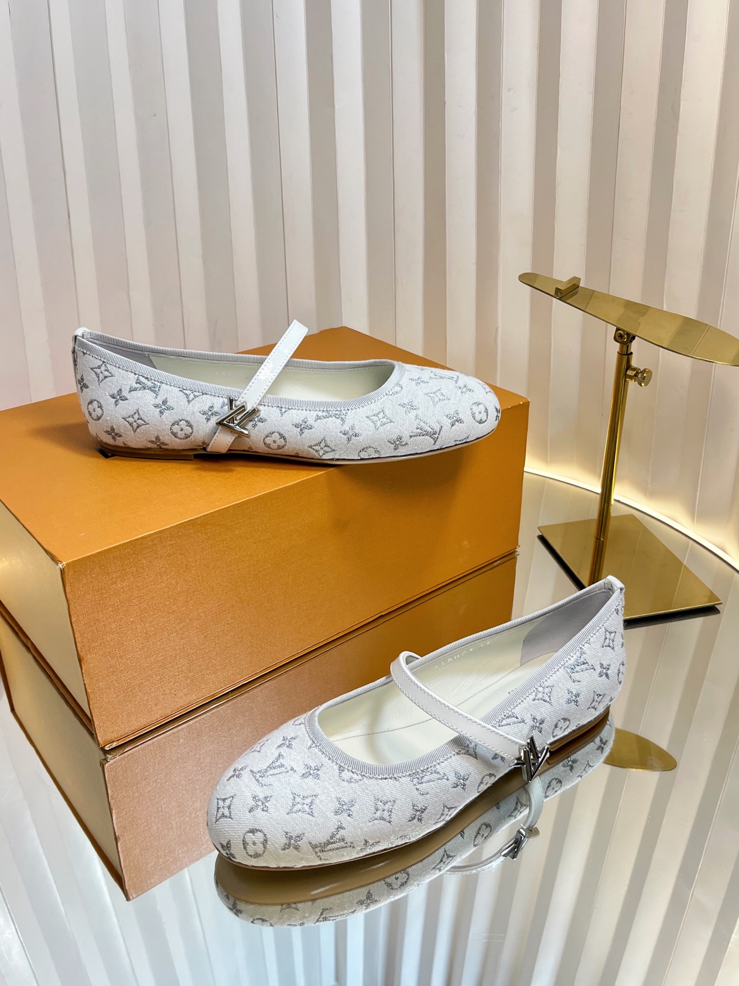 LV Donkey Ballet Shoes: Spectrum Series with Original Sheep Skin and Italian Leather - 图片 3