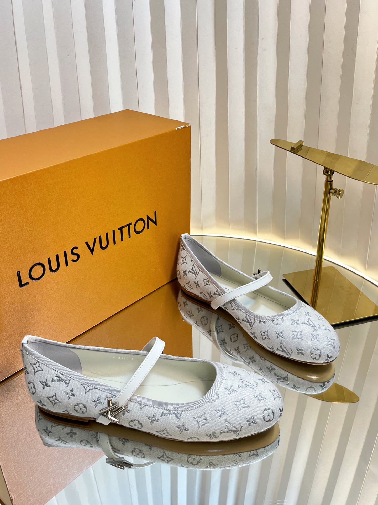 LV Donkey Ballet Shoes: Spectrum Series with Original Sheep Skin and Italian Leather