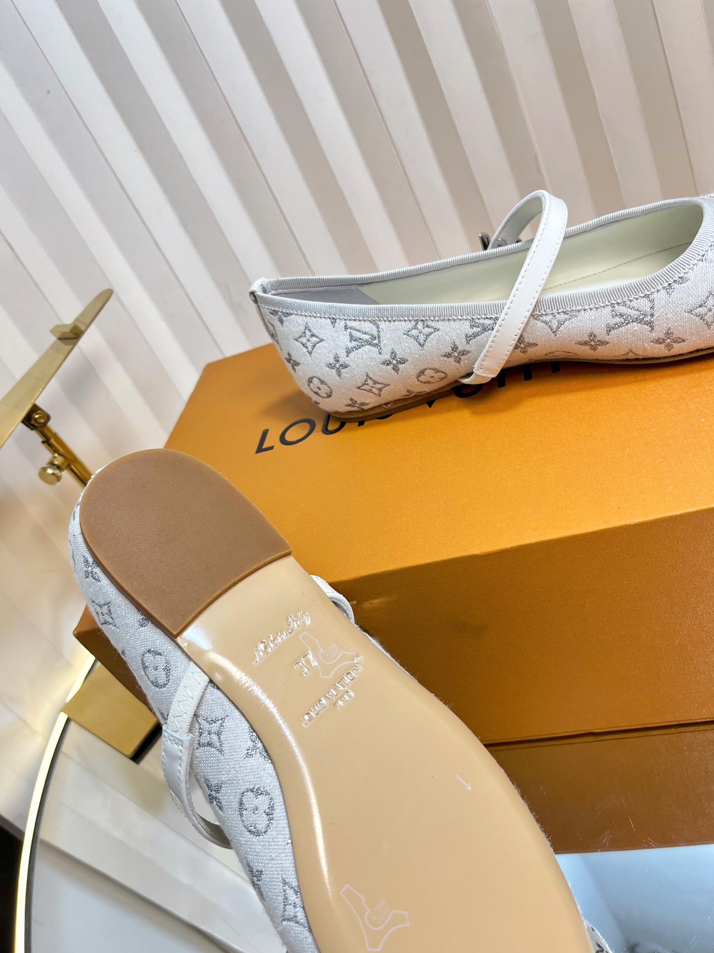 LV Donkey Ballet Shoes: Spectrum Series with Original Sheep Skin and Italian Leather - 图片 9