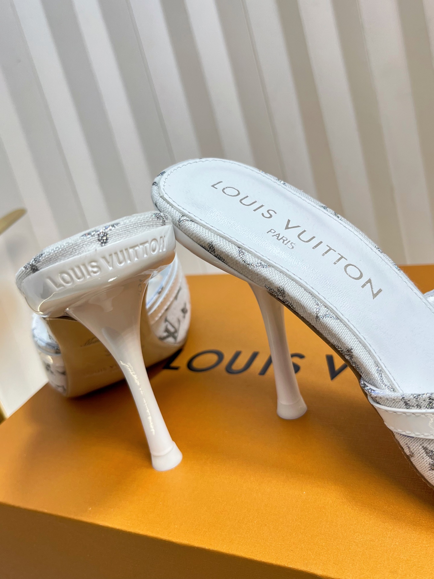 LV Donkey Ballet Shoes: Colorful, Sexy, Cozy, Spectrum Series, Sheepskin, Italian Leather. - 图片 8