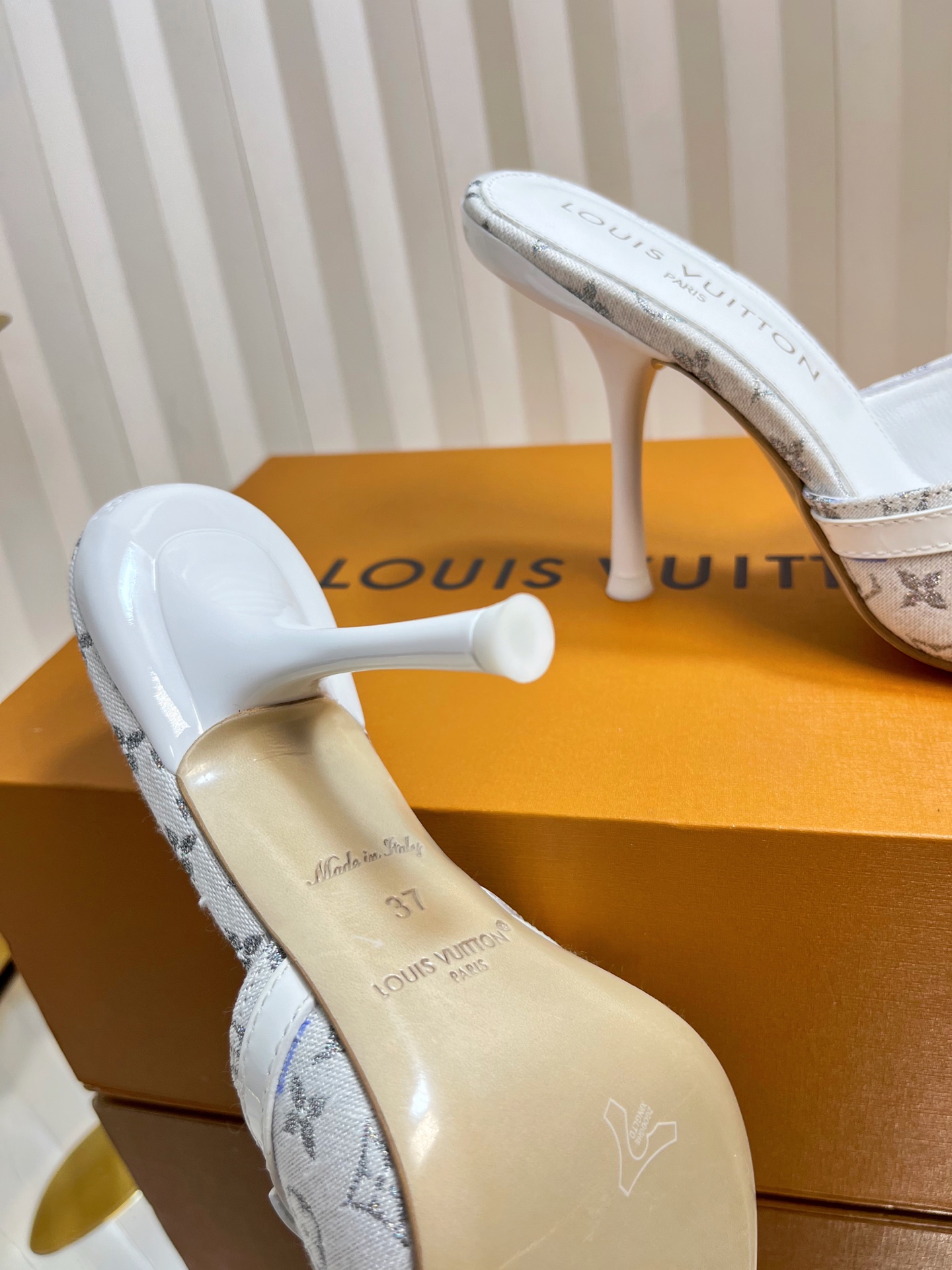 LV Donkey Ballet Shoes: Colorful, Sexy, Cozy, Spectrum Series, Sheepskin, Italian Leather. - 图片 9