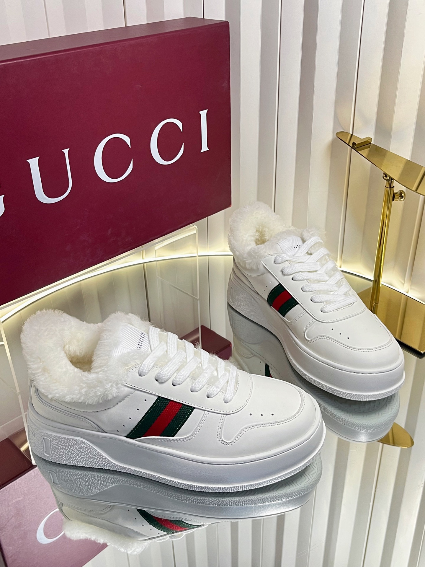 NO:646356,GUCCI winter wool model, double G furry warm casual shoes/small dirty shoes/biscuit shoes, factory exclusive first release. The upper is made of original materials, all-wool foot pads, super soft and comfortable, making walking more convenient and comfortable!  Exclusive new stunning work, imported lamb wool lining, original outsole, women's size 35-40 (.40 custom made, non-refundable), casual shoes/sports shoes, gucci, sneakers19860909GUCCI 冬季羊毛款,双G毛毛保暖休闲鞋/小脏鞋/饼干鞋 工厂独家首发 鞋面采用原版材料,全羊毛垫脚,超柔软舒适让行走更加便捷舒适！ 独家新款惊世之作 内里进口羊羔毛,原版大底 女款35-40（.40定做不退换）,休闲鞋/运动鞋,gucci,sneakers,Women's Shoes