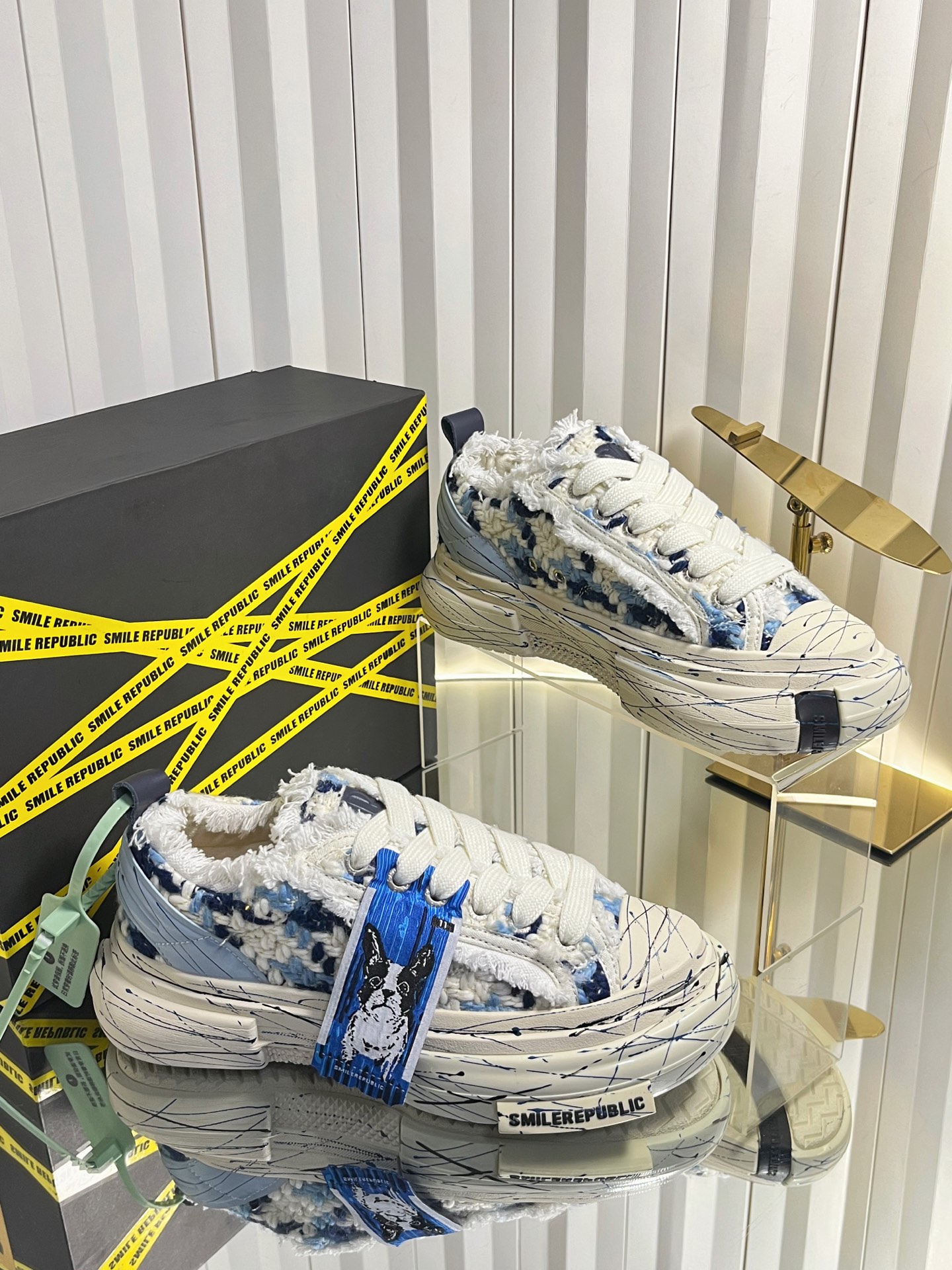 NO:646326,Couple style (graffiti) SMILEREPUBLIC SR trendy brand Tan Jianci Zhang Jianing Wang Yuexin Luo Zhouzhou Fan Shiqi Star-same style Galaxy 70S low-top canvas shoes/small fragrance - black striped letter outsole, personalized cloth strips on the side, leather foot pads The outsole is increased by 4-5cm, super soft rebound foot pads Let us travel through the time and space tunnel together and relive the classics of the times!  Women's size 35-40 (customized in 40) Men's size 39-45 (customized in 45), casual shoes/sports shoes, sneakers19860909情侣款(涂鸦） SMILEREPUBLIC SR潮牌 檀健次 张佳宁 王栎鑫 罗一周 范世琦 明星同款银河系70S 低帮帆布鞋/小香风——黑条字母大底,侧边个性布条,皮里垫脚 大底增高 4–5cm,超软回弹垫脚 让我们一起穿越时空隧道,重温时代经典！ 女码35-40（40订做）男码39-45（45订做）,休闲鞋/运动鞋,sneakers,Women's Shoes