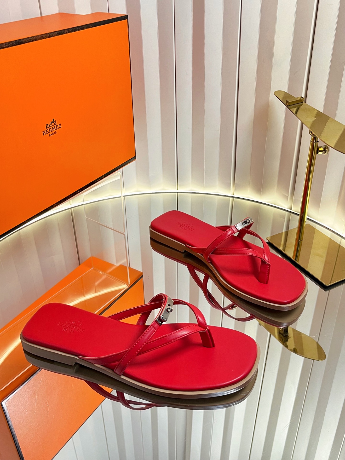 NO:705626,Rubber sole Genuine leather sole * Hermes 26 Hermes Hermes 2026 early spring new Kelly buckle flip-flops 2026 spring and summer new Miss classic kelly buckle thin strap flip-flops series Original specific leather uppers Imported mixed sheepskin lining Outsole: rubber sole/leather outsole Heel height 1.5cm Shoe size: 35-43 (40.41.42.43  Customized (non-refundable), split-toe shoes, hermes, hermes, hermes, slippers, sheepskin, Leather soles19860909橡胶底 真皮底 * 爱玛仕 26 Hermes爱马仕2026早春新款Kelly扣人字拖 2026春夏新品 Miss 经典kelly扣细带夹脚拖鞋 系列 鞋面原版特定皮面 内里进口混种羊皮 大底:橡胶底/真皮大底 跟高1.5cm 鞋码:35-43（40.41.42.43 定做不退换）,分趾鞋,hermes,hermes,hermes,slippers,sheepskin,Leather soles,Women's Shoes