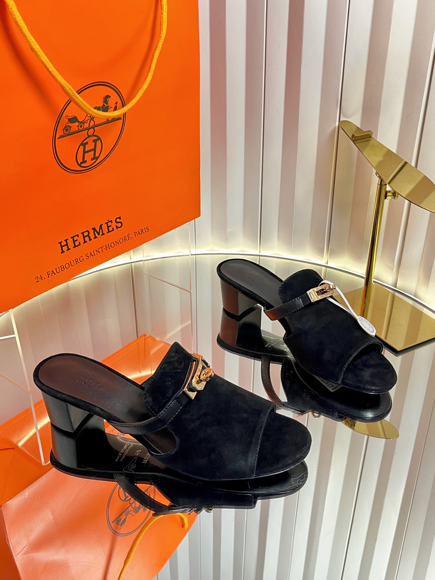 NO:759610,Hermès/Hermès classic kelly buckle high-heeled slippers/sandals 2026 new colors + popular series. The version is super correct, with a certain thickness and increased leg length!  Transparent and breathable, comfortable calfskin, heel height: 5cm, spring and summer color matching item with both looks and comfort!  Channel supply code size size 35-39 can be ordered 34.40.41.42, high heels and slippers, hermes, hermes, sandals, high heels, slippers, cowhide19860909Hermès/爱马仕经典kelly扣高跟拖鞋/凉鞋 2026新色+爆款系列 版型超正,有一定厚度增高显腿长！透体透气 舒适的小牛皮,跟高:5cm 春夏拼色兼具颜值舒适度的单品！ 渠道货源 码数 size 35-39可定34.40.41.42,高跟鞋拖鞋,hermes,hermes,sandals,high heels,slippers,cowhide,Women's Shoes