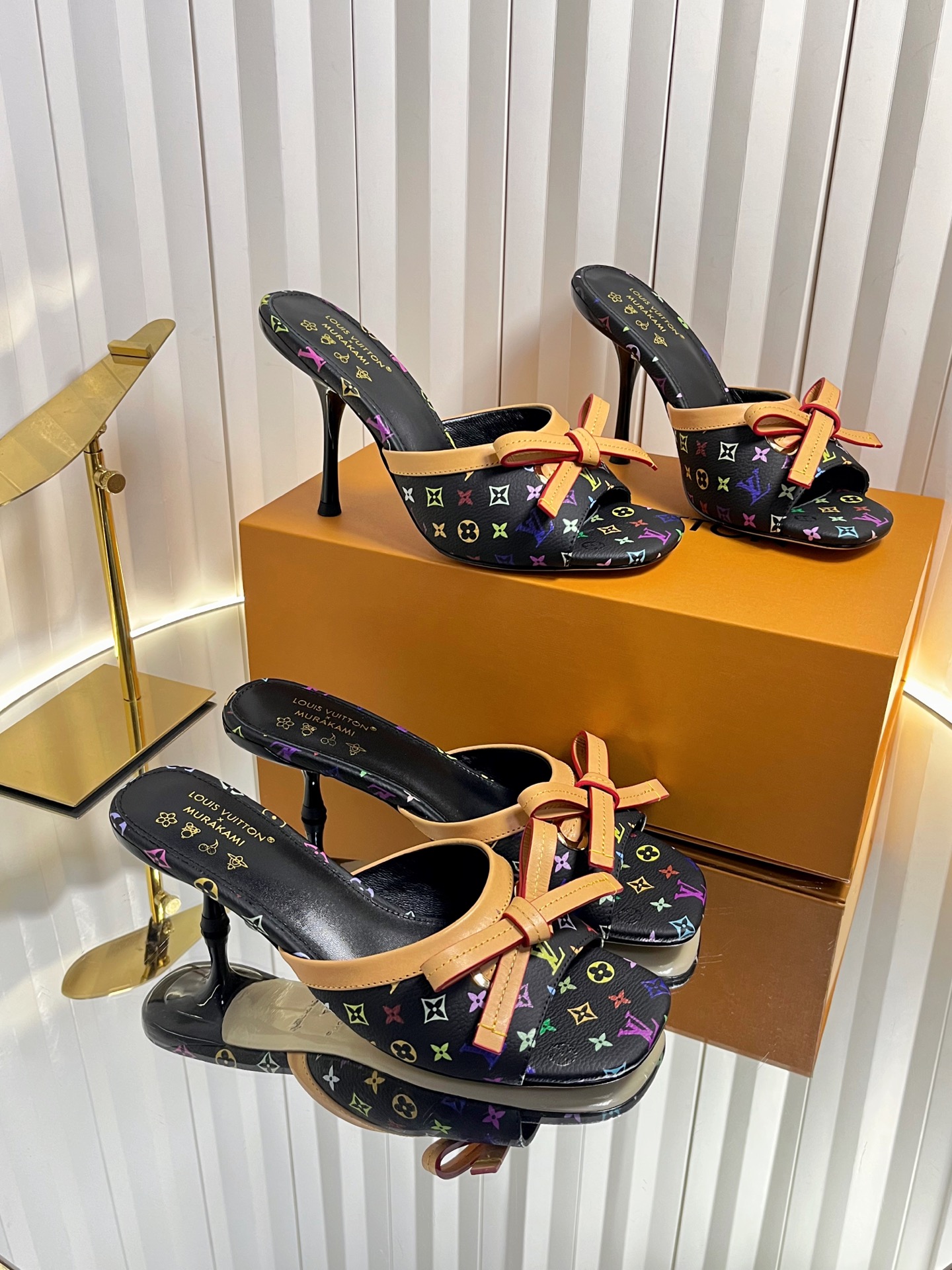 NO:759907,The top version of LV Donkey [purchase level], Louis Vuitton 2026 official website series!  Perfect last shape, LV's latest embossed electric embroidery technology, more elegant temperament, comfortable and good-looking on the feet, full of femininity, fashionable and versatile, new original inverted last shape, ultimate 1:1 shape, exquisite workmanship, imported high-end fabrics showing exquisite texture!  Fabric imported lambskin, lining high-quality soft sheepskin, foot pads imported goatskin, Italian genuine leather outsole 5.5/9cm painted heels, size 35-41 (34.40.41 customized, non-returnable and non-exchangeable), high heels and slippers, louis vuitton, louis vuitton, louis vuitton, high heels, slippers, sheepskin, Leather soles19860909顶级版本LV 驴【代购级】、Louis Vuitton 2026款官网系列！完美楦型、LV最新压花电绣纹工艺、更显优雅气质、上脚舒适好看、女人味十足、时尚百搭、新原版倒模楦型,极致1:1形体,做工精致、进口高端面料呈现出精致质感！ 面料进口小羊皮、内里优质柔软羊皮里、 垫脚进口山羊皮、 意大利真皮大底 5.5/9cm烤漆跟 码数35-41（34.40.41定制不退不换）,高跟鞋拖鞋,louis vuitton,louis vuitton,louis vuitton,high heels,slippers,sheepskin,Leather soles,Women's Shoes