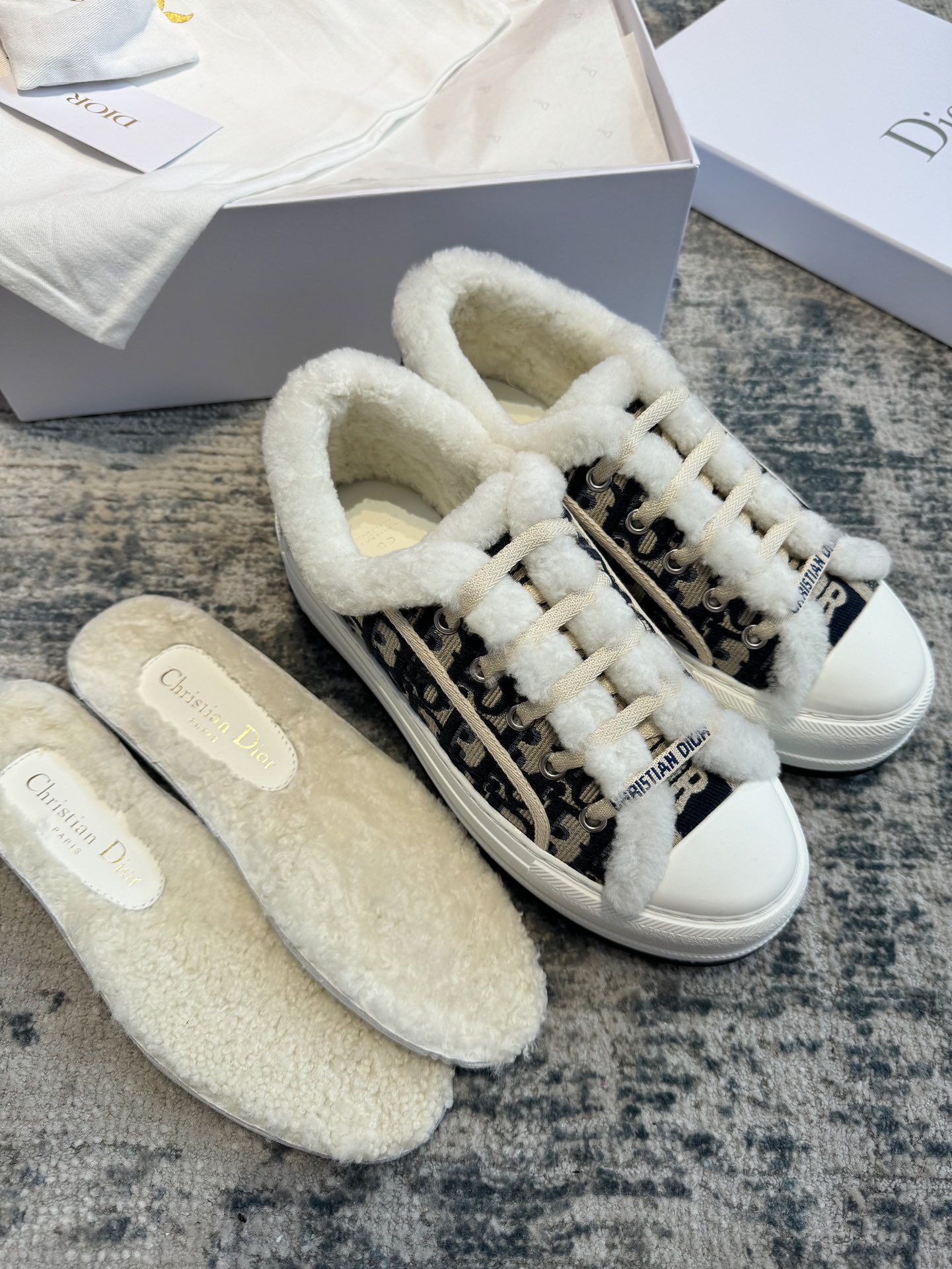 NO:614047,More details Full wool lining, casual shoes/sports shoes, fur shoes, sneakers19860909更多细节 全羊毛内里,休闲鞋/运动鞋毛毛鞋,sneakers,Women's Shoes