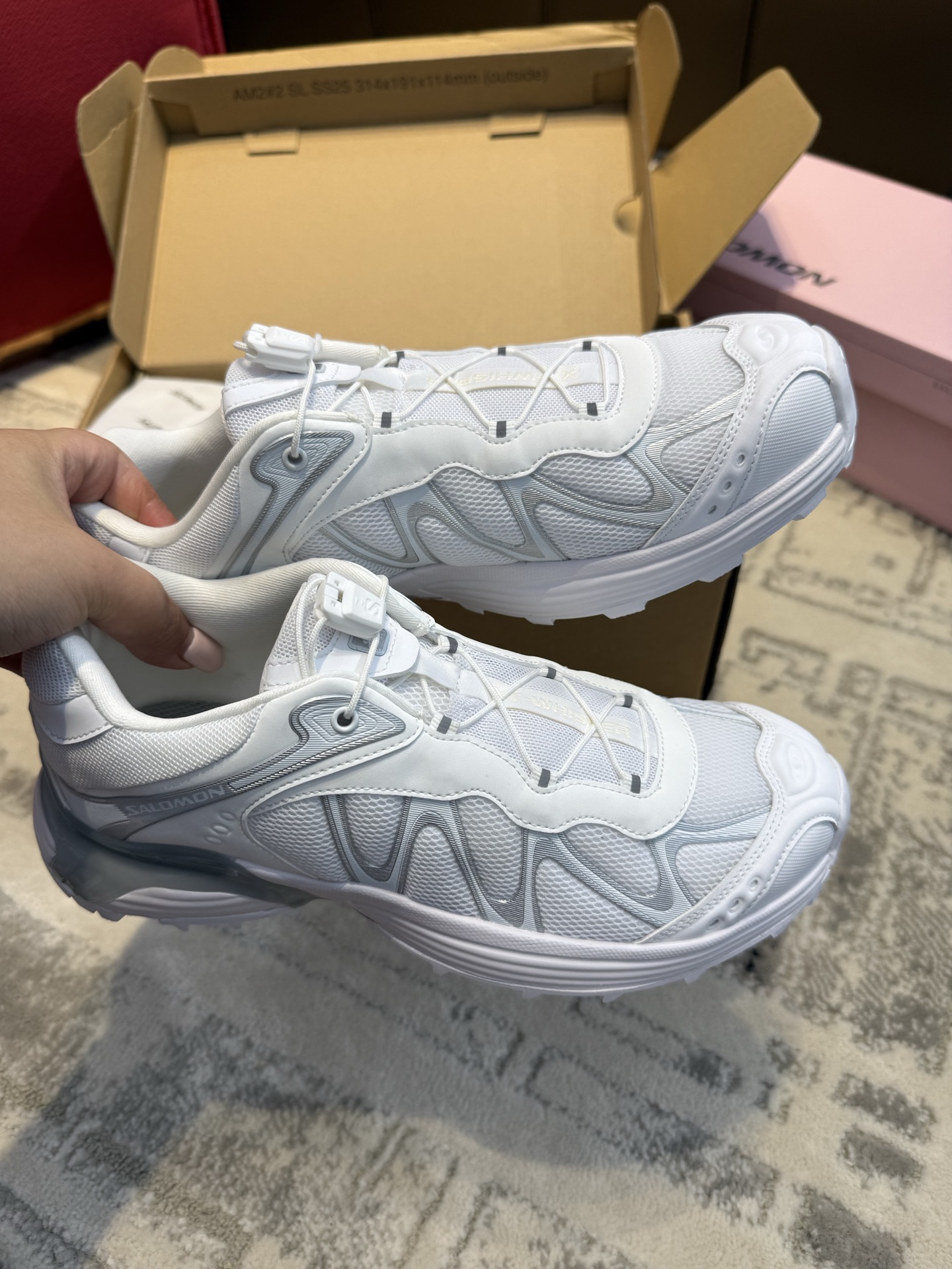 NO:404712,Top quality SALOMON XT-WHISPER creates boundless multi-beauty and opens a new chapter in fashion trends. The first generation XT-WHISPER was born in 2009 and is SALOMON's first pair of women's exclusive trail running shoes. SALOMON XT-WHISPER is a new reproduction, integrating outdoor DNA and modern aesthetics, continuing the classic design with lightness and speed, and broadening the boundaries of outdoor fashion trends. As a member of the SALOMON classic famous shoe XT series, XT-WHISPER inherits the classic functional design and further optimizing foot support and experiencing a comfortable and wrapping feeling. Equipped with Quicklace fast lace-up system and functional sole, it can continue the mountain and field functional aesthetics while also coping with a variety of complex terrain.  Size35~40, casual shoes/sports shoes, sneakers19860909顶级品质 SALOMON XT-WHISPER 创造无界多元美感,开启时尚潮流新篇章 初代XT-WHISPER诞生于2009年,是SALOMON首双女性专属越野跑鞋.SALOMON XT-WHISPER 全新复刻回归,融合户外 DNA 与现代美学,延续兼具轻盈与速度感的经典设计,拓宽户外风尚潮流边界. 作为 SALOMON 经典成名鞋款 XT 系列成员XT-WHISPER 继承经典功能性设计进一步优化足部支撑性,体验舒适包裹感.搭载 Quicklace 快速系带系统以及机能大底,延续山野机能美学的同时,也可应对多种复杂地形 Size35～40,休闲鞋/运动鞋,sneakers,Women's Shoes