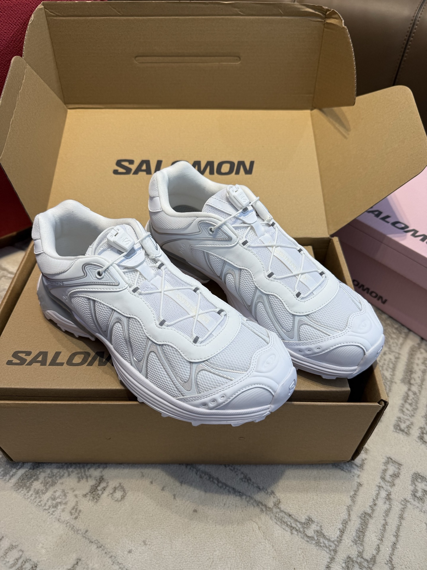 NO:404715,More details: Cowhide upper and grid splicing very breathable and not stuffy. Open molded foam rubber outsole. Very light sole. Anti-slip and wear-resistant. Casual shoes/sports shoes, sneakers, cowhide19860909更多细节 鞋面牛皮与网格拼接 非常透气不闷脚 开模发泡橡胶大底 底非常轻 防滑耐磨,休闲鞋/运动鞋,sneakers,cowhide,Women's Shoes