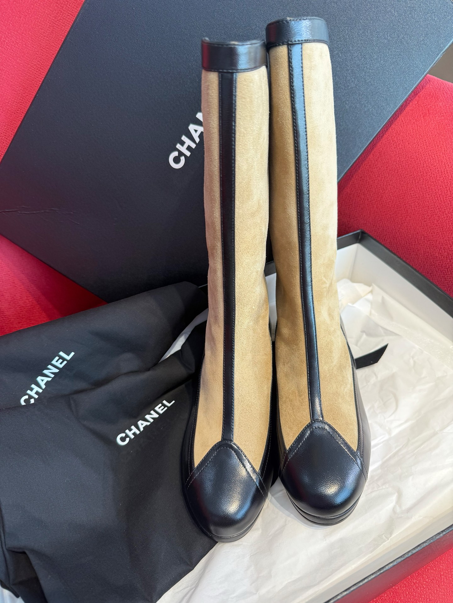 NO:646771,Hot items are coming!  The top-notch 25A high-end handicraft workshop in Guangzhou has launched the world's first hot-selling 'suede' short boots. The current public price of this model is 18530W+. Size 35～40, boots, boots, chamois leather19860909爆款来咯！莞产顶级 25A高级手工坊杭州全球首发爆款“麂皮”小短靴,此款目前公价18530W+ Size35～40,靴子,boots,chamois leather,Women's Shoes