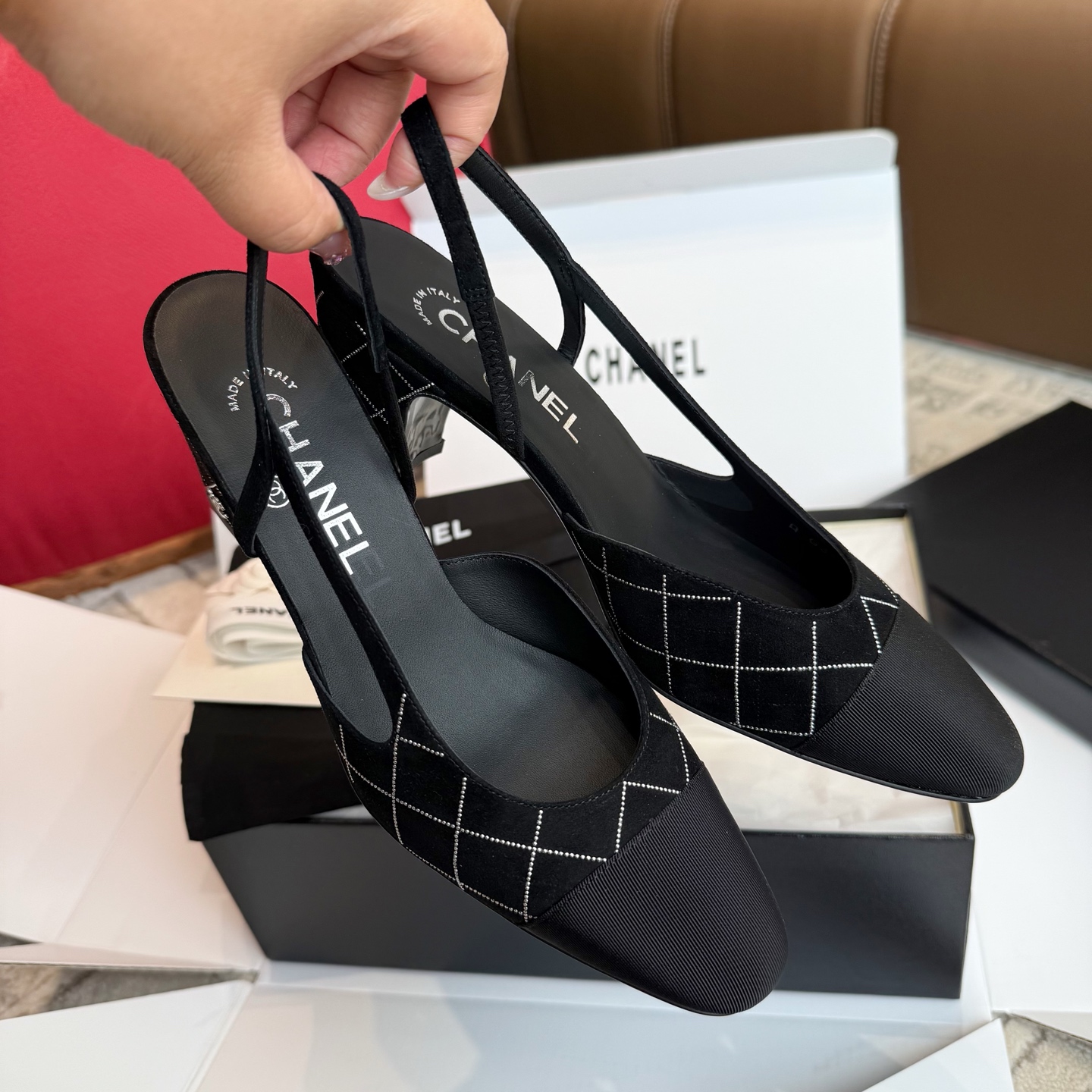 NO:546597,The slingback Chanel 25c made in Dongguan, high heels, velvet suede rhinestone slingback is super exquisite, pure imported Italian original suede, the bottom is imported cowhide from Italy!  Features!  size35～40 regular size produced by Guanda Factory Top quality, high heels, sandals, chanel, sandals, high heels, cowhide, chamois leather19860909莞产 slingback香奈儿25c、高跟款 丝绒麂皮水钻slingback超精致 纯进口意大利原厂麂皮 大底是意大利进口牛皮！特质感！ size35～40 正码 莞大厂出品 顶级品质,高跟鞋凉鞋,chanel,sandals,high heels,cowhide,chamois leather,Women's Shoes