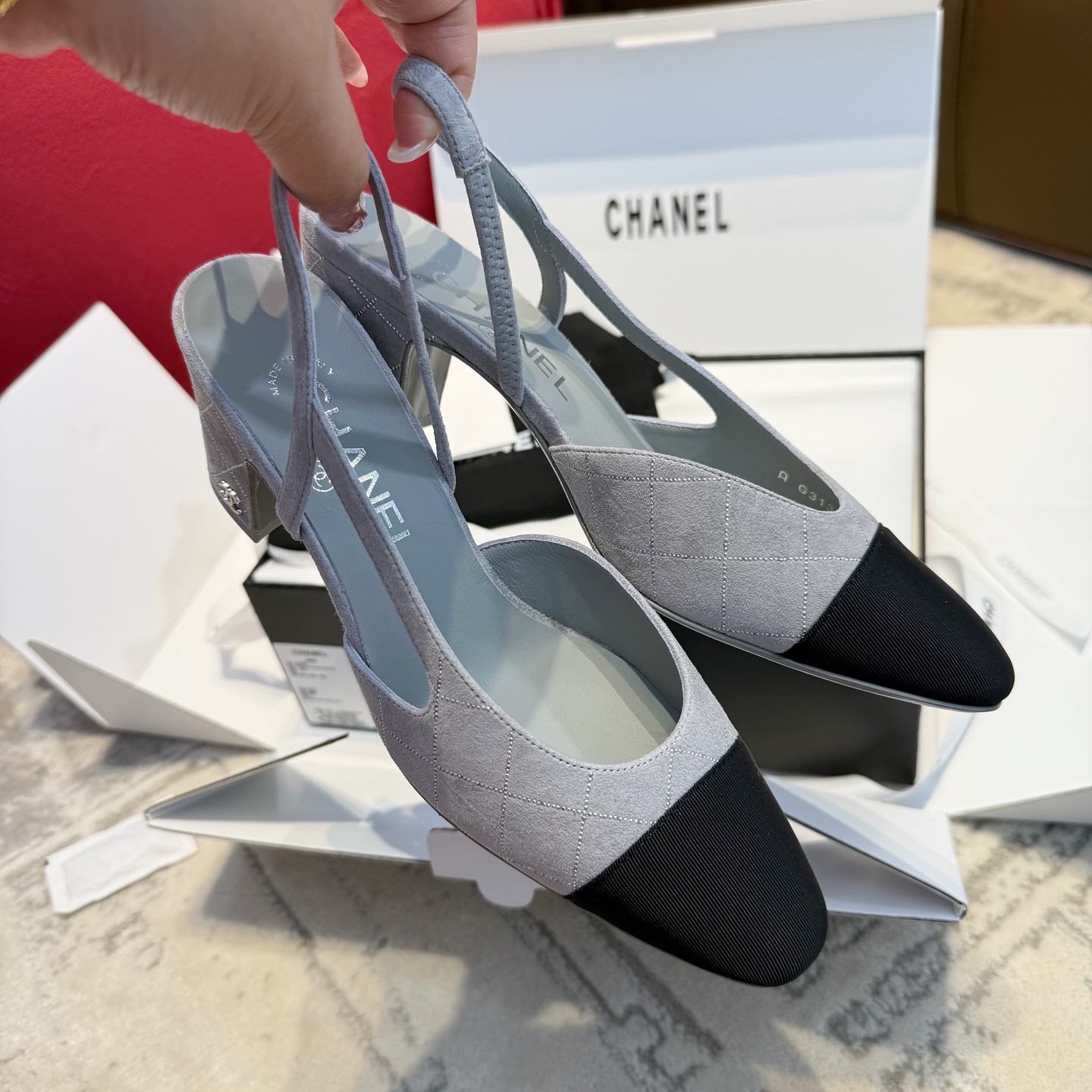 NO:546609,The slingback Chanel 25c made in Dongguan, high heels, velvet suede rhinestone slingback is super exquisite, pure imported Italian original suede, the bottom is imported cowhide from Italy!  Features!  size35～40 positive size P 79, high heels sandals, chanel, sandals, high heels, cowhide, chamois leather19860909莞产 slingback香奈儿25c、高跟款 丝绒麂皮水钻slingback超精致 纯进口意大利原厂麂皮 大底是意大利进口牛皮！特质感！ size35～40 正码 P 79,高跟鞋凉鞋,chanel,sandals,high heels,cowhide,chamois leather,Women's Shoes