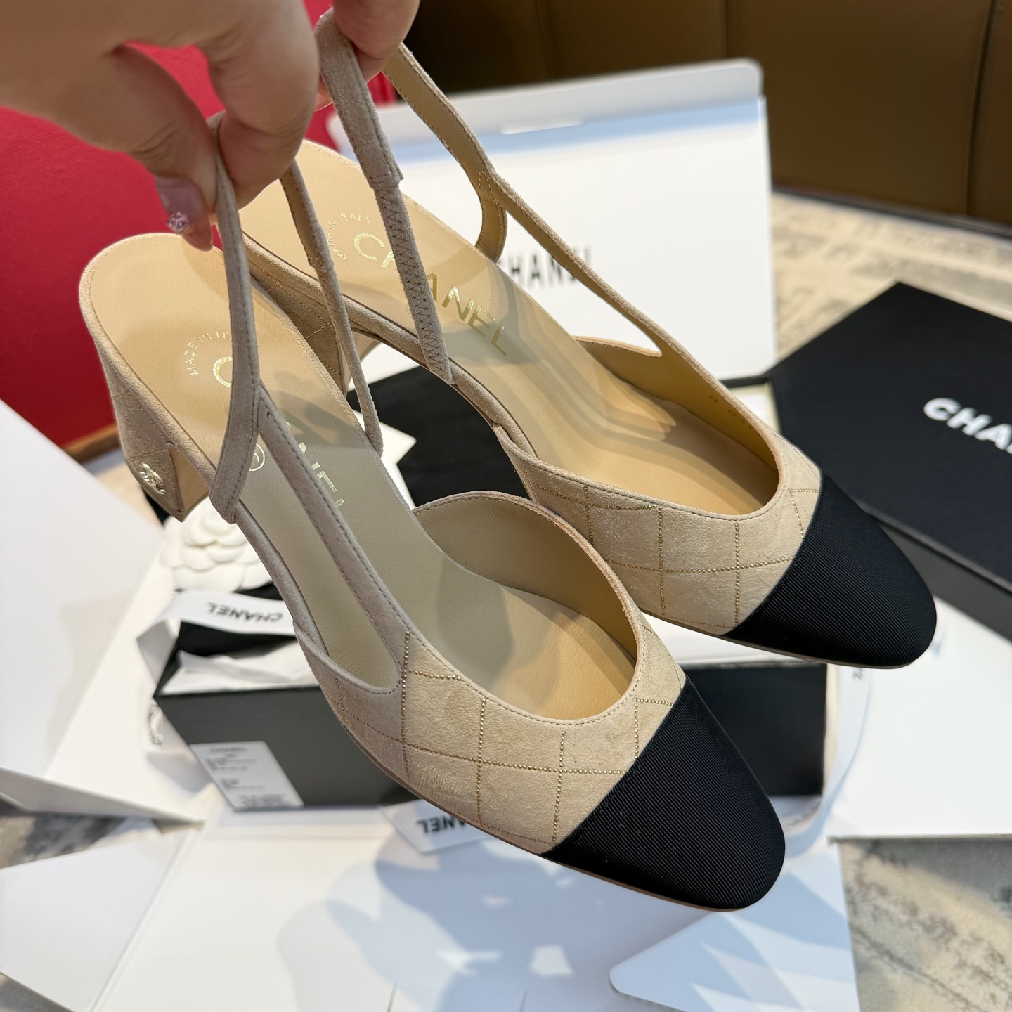 NO:546621,Guan-made slingback Chanel 25c, high-heeled model, velvet suede rhinestone slingback super exquisite, purely imported Italian original suede, the outsole is cowhide imported from Italy!  Special feeling!  size 35～40 regular size P 79, high heels sandals, chanel, sandals, high heels, cowhide, chamois leather19860909莞产 slingback香奈儿25c、高跟款 丝绒麂皮水钻slingback超精致 纯进口意大利原厂麂皮 大底是意大利进口牛皮！特质感！ size35～40 正码 P 79,高跟鞋凉鞋,chanel,sandals,high heels,cowhide,chamois leather,Women's Shoes