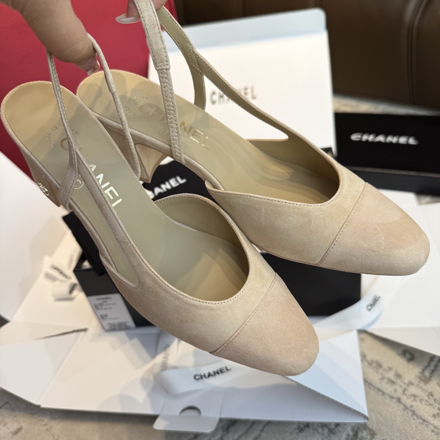 NO:546635,The slingback Chanel 25c made in Dongguan, high heels, velvet suede rhinestone slingback is super exquisite, pure imported Italian original suede, the bottom is imported cowhide from Italy!  Features!  size35～40 positive size P 79, high heels sandals, chanel, sandals, high heels, cowhide, chamois leather19860909莞产 slingback香奈儿25c、高跟款 丝绒麂皮水钻slingback超精致 纯进口意大利原厂麂皮 大底是意大利进口牛皮！特质感！ size35～40 正码 P 79,高跟鞋凉鞋,chanel,sandals,high heels,cowhide,chamois leather,Women's Shoes