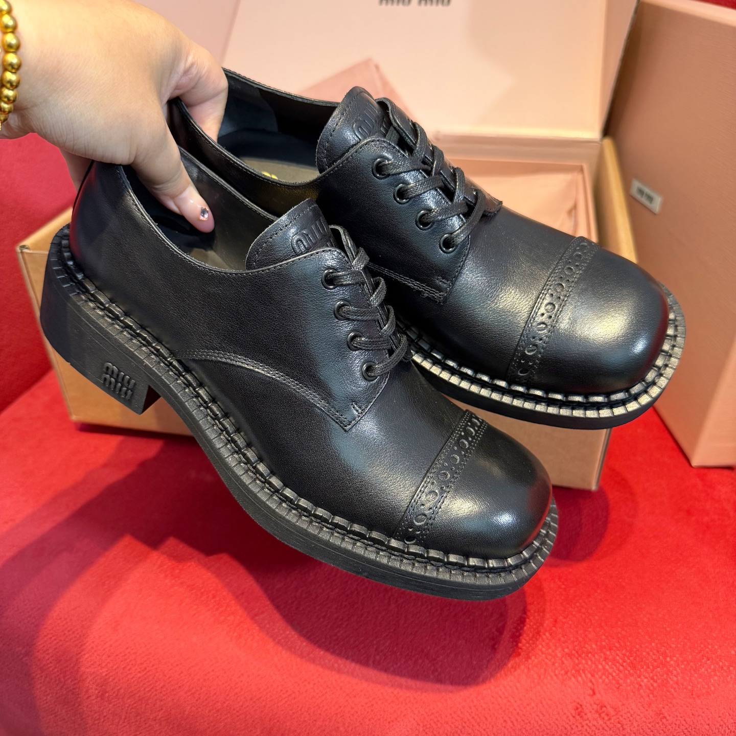 NO:563524,More details. Purchasing level. There are many market versions. Pay attention to distinguish between loafers and loafers.19860909更多细节 代购级别 市场版本很多注意区分,乐福鞋,loafers,Women's Shoes