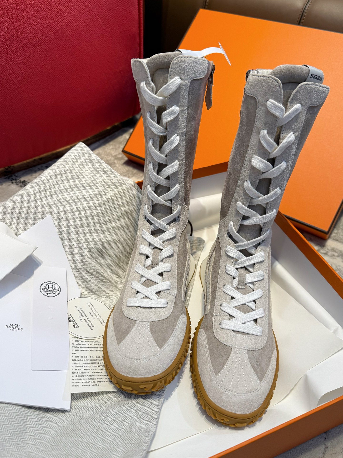 NO:563056,Produced in Wandan  ZP mold customization TPU rubber outsole Customized imported cowhide feet Size35～40, boots, hermes, boots, cowhide, sheepskin, chamois leather19860909莞产 H大马家新款德训最舒服的靴子～风格,与时俱进|爱马仕鞋履在流行中自在穿行 给复古美学赋予现代演绎 精选的优质材料,精湛的制作工艺,每一个细节都彰显着奢华与品质.穿上它,不仅是一种享受,更是一种身份的～舒适体验 鞋子的版型非常贴合脚型,穿起来舒适无比 鞋面定制进口小牛皮~麂皮山羊皮 ZP开模定制TPU橡胶大底 定制进口牛皮垫脚 Size35～40,靴子,hermes,boots,cowhide,sheepskin,chamois leather,Women's Shoes