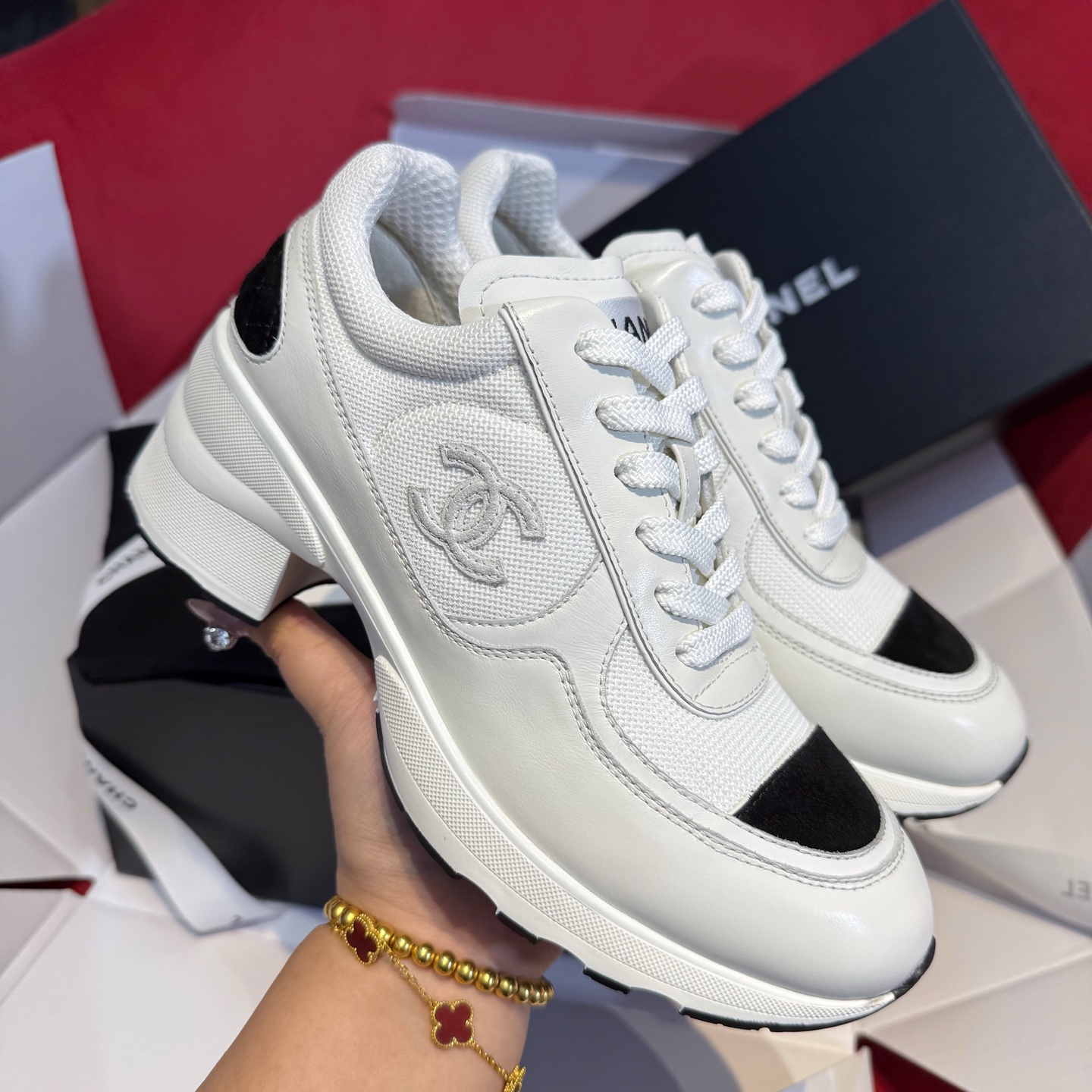 NO:593603,More details Purchasing agent level White customer-supplied imported matte cowhide, double-layered foot pads, lambskin underneath, imported breathable mesh insoles (gives your feet a comfortable space) Our factory mainly uses materials, casual shoes/sports shoes, sneakers, cowhide, sheepskin19860909更多细节 代购级别 白色客供进口亚光牛皮 垫脚双层、下面是小羊皮、鞋垫进口透气网面（给你的脚一个舒适的空间） 我们工厂主要一个舍得用料,休闲鞋/运动鞋,sneakers,cowhide,sheepskin,Women's Shoes