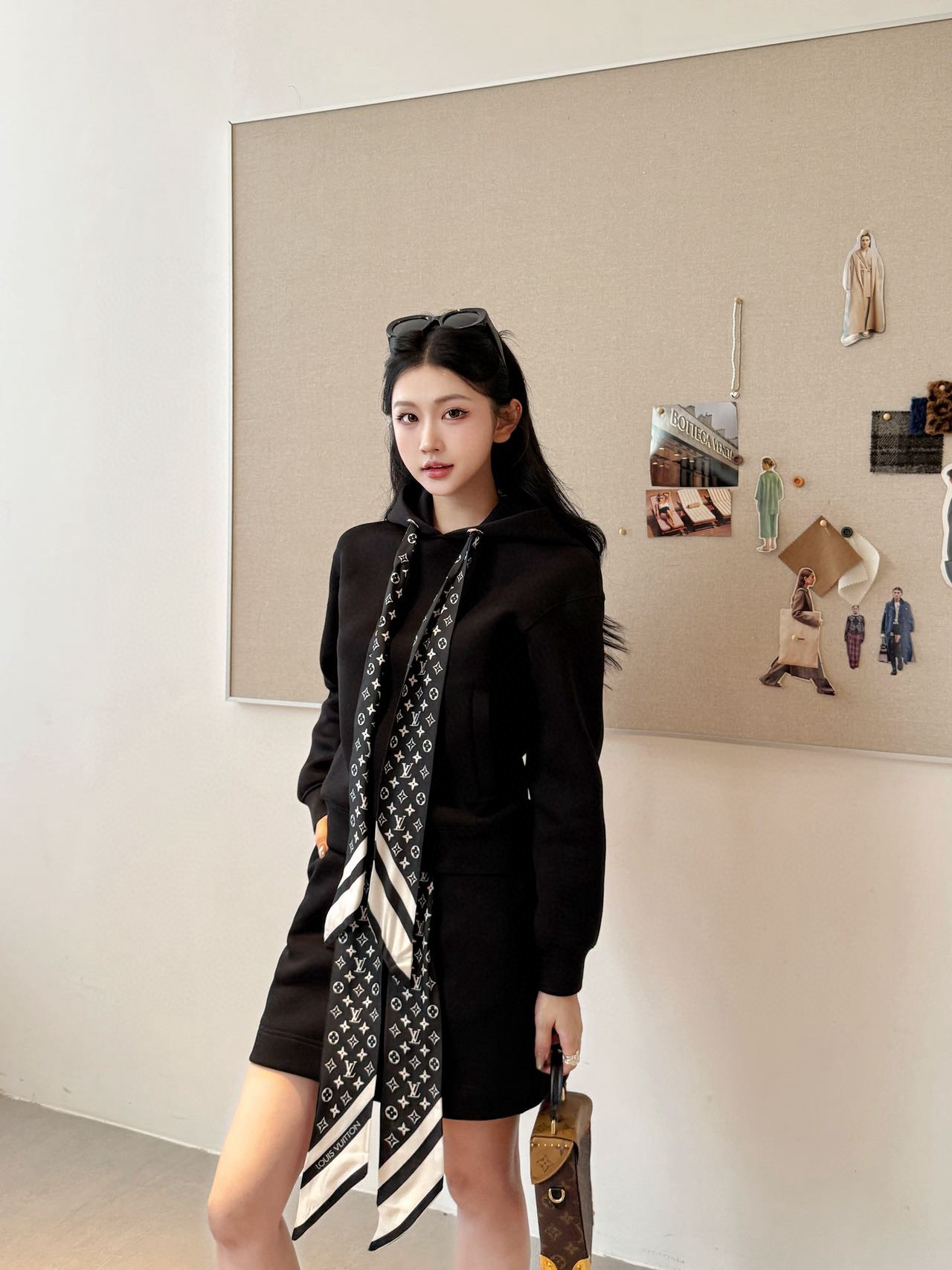 NO:460751,Model number D25081672 LOUIS* trousers LV new custom elastic air cotton fabric ring perforated streamer design fashionable casual set!  Short pullover hooded long-sleeved sweatshirt A-line short skirt skirt!  Black, gray, (M size shoulder width 51, bust 108, sleeve length 57, clothing length 52; waist 78 can be stretchy, skirt length 48) hair,,louis vuitton,louis vuitton,louis vuitton,louis vuitton,louis vuitton,hoodie,sweatshirts,skirts,hats,alexander wang19860909款号D25081672 LOUIS*裤驴家LV新款定制弹力空气棉面料环圈穿孔飘带设计时尚休闲套装！短款套头连帽长袖卫衣A字短裙半身裙！黑色、灰色、（M码肩宽51,胸围108,袖长57,衣长52；腰围78可弹力,裙长48）发,,louis vuitton,louis vuitton,louis vuitton,louis vuitton,hoodie,sweatshirts,skirts,hats,alexander wang,Women's clothing