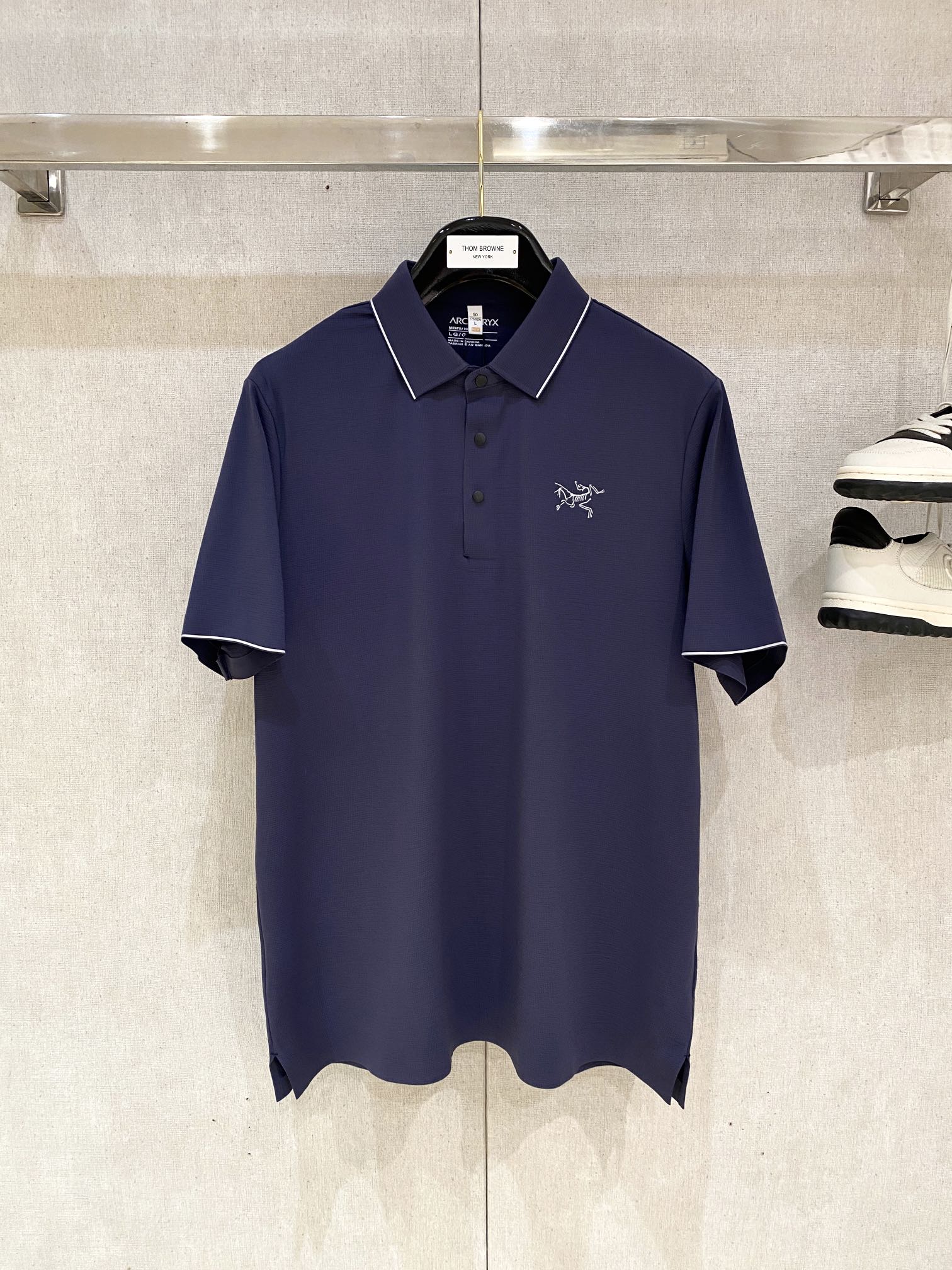 NO:492702,Archaeoptera Bird, the latest short-sleeved T-shirt in 2025, handsome and fashionable, top-grade printed pattern logo on the chest, simple and versatile style. Fabric cotton is not only crisp, maintains a fashionable silhouette, but also comfortable to wear, and the yarn is more delicate, the number M-4XL, arc'teryx, T-shirt,tees, t-shirt, alexander wang19860909始祖鸟、2025最新款短袖T恤,帅气时尚,胸前顶级印花图案logo,简约百搭款.面料棉 不仅挺括,保持潮流的廓形,又穿着舒适,纱织更细腻,码数M-4XL,arc'teryx,T-shirt,tees，t-shirt,alexander wang,Men's clothing