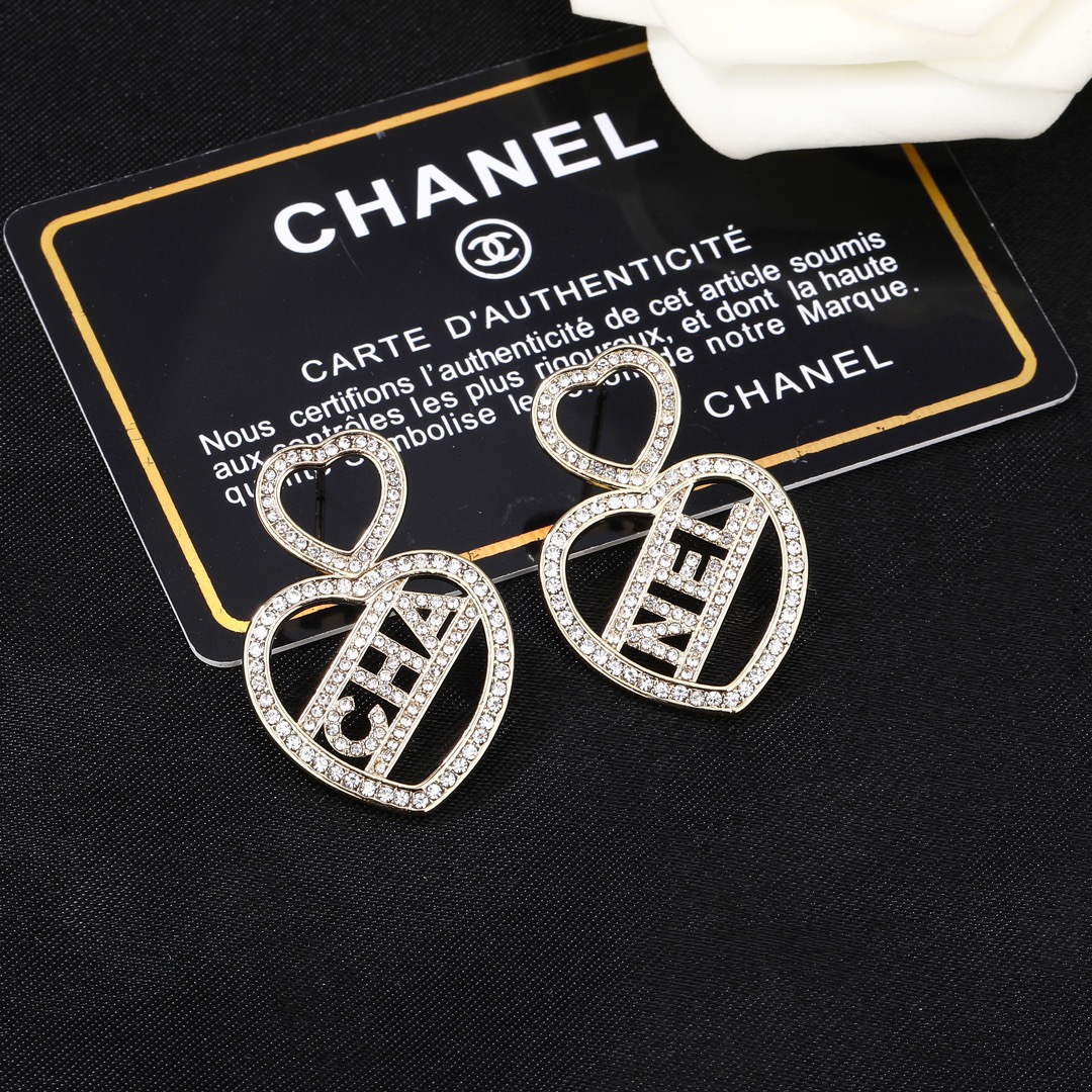  小香 Chanel 新款爱心💗耳环  专柜同步上新 双C耳钉 精工打造原版一致黄铜材质
