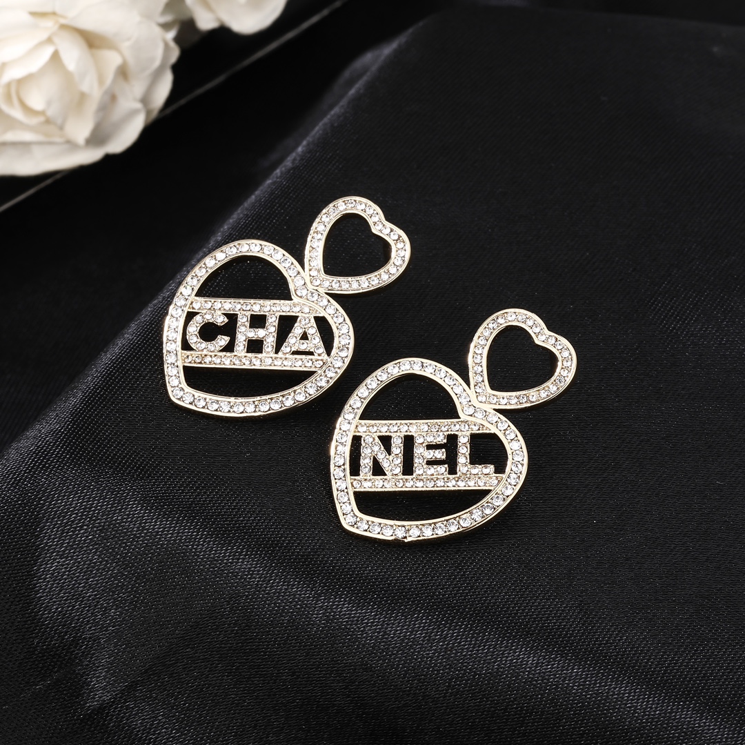  小香 Chanel 新款爱心💗耳环  专柜同步上新 双C耳钉 精工打造原版一致黄铜材质